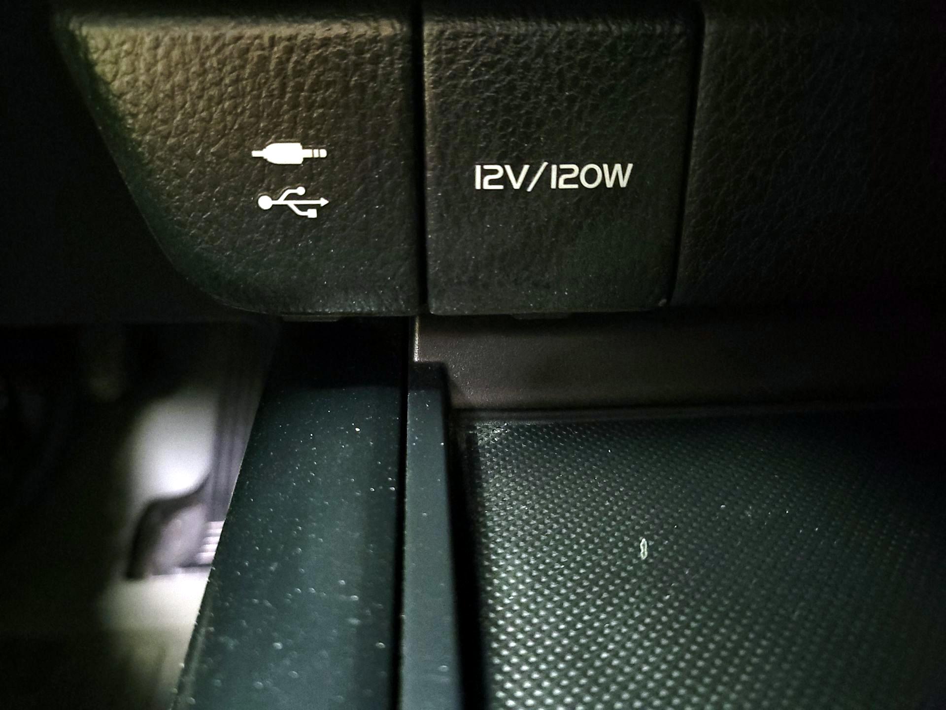 Thumbnail: 2018 Toyota Camry - 18