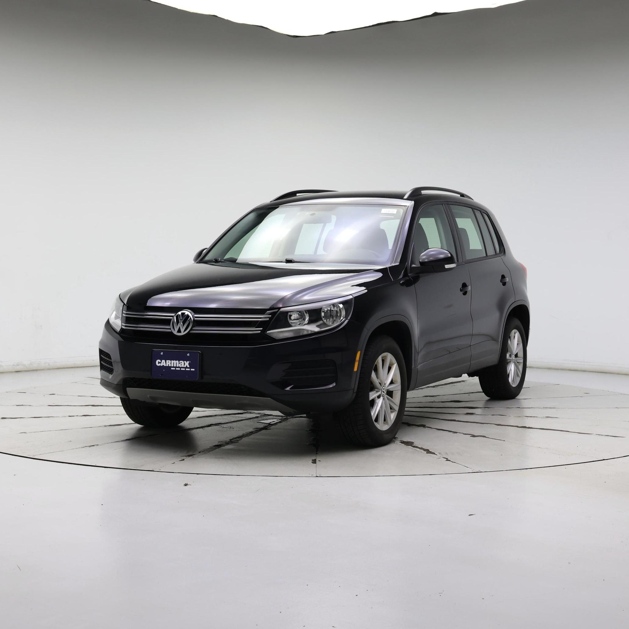 Thumbnail: 2017 Volkswagen Tiguan - 4