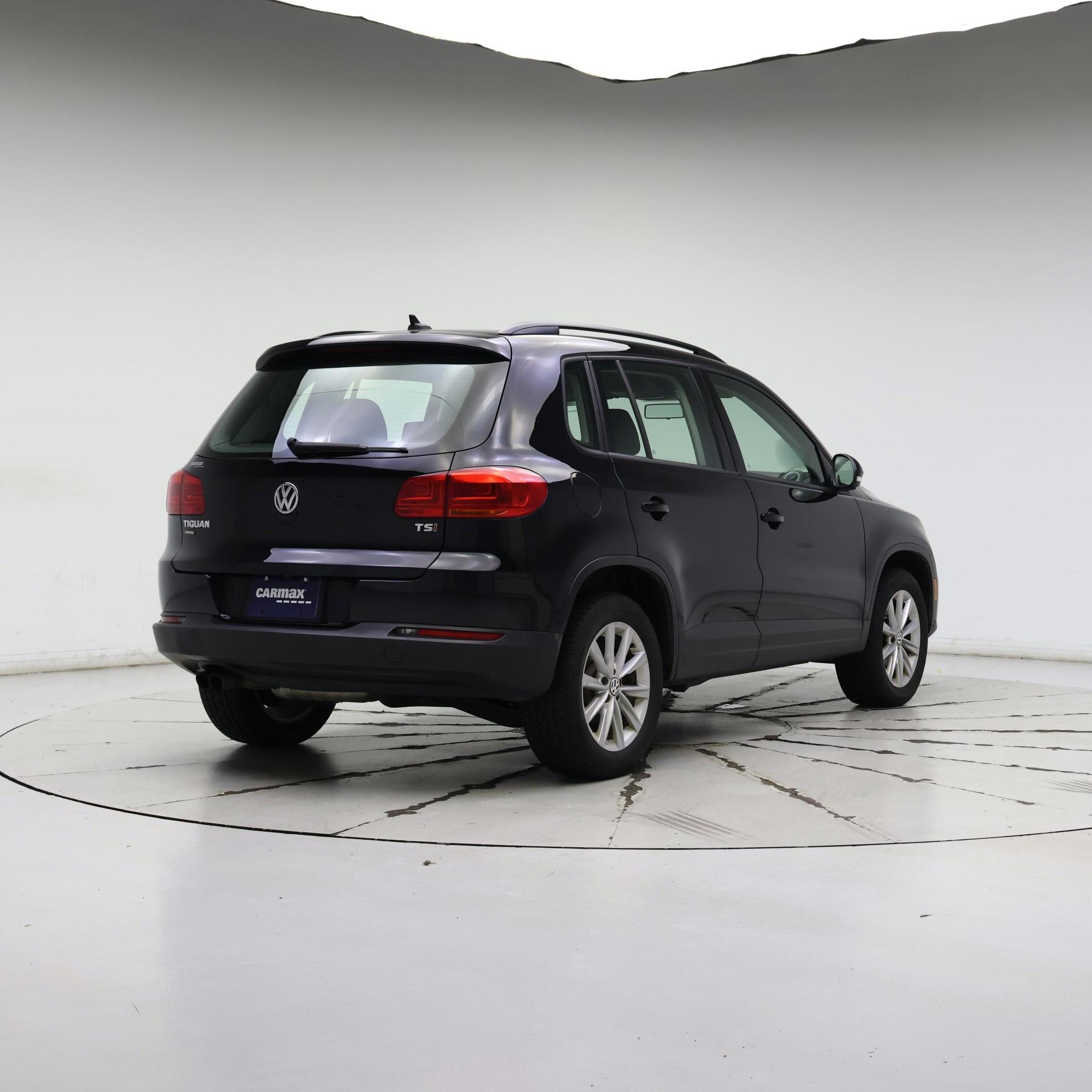 Thumbnail: 2017 Volkswagen Tiguan - 8
