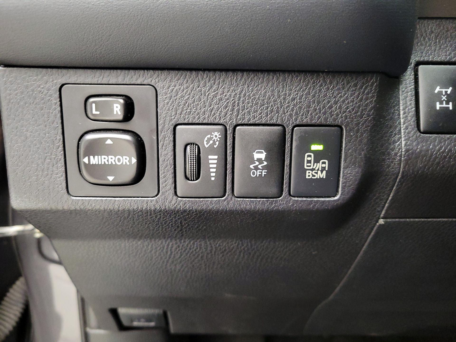 Thumbnail: 2014 Toyota RAV4 - 13