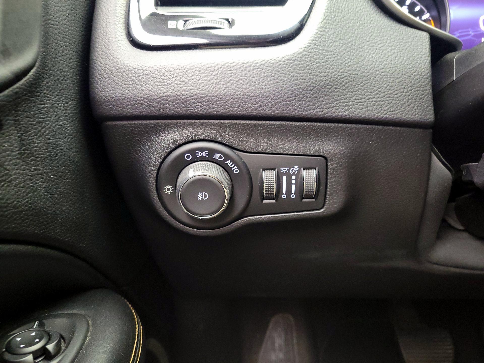 Thumbnail: 2017 Jeep Compass - 13