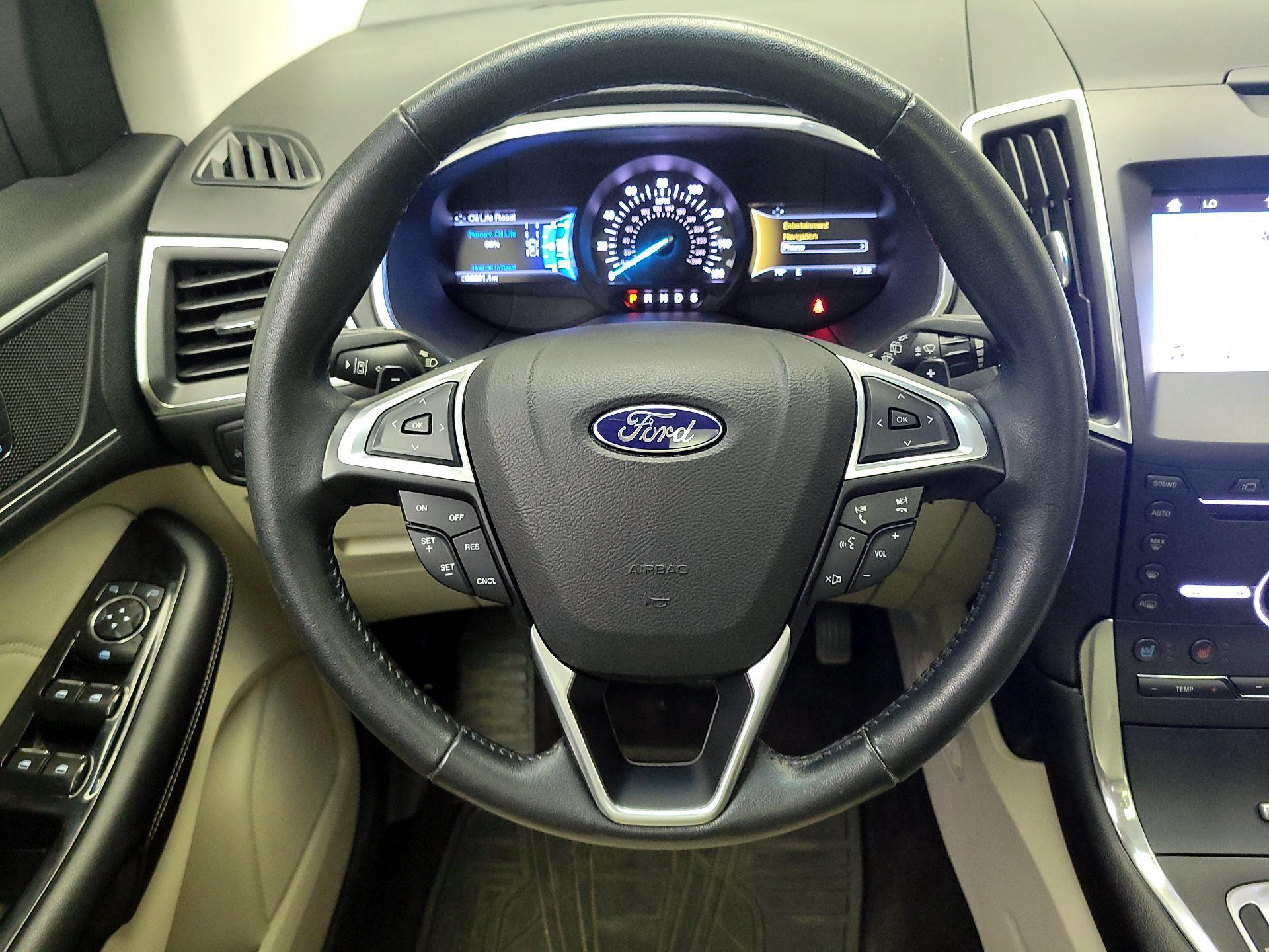 Thumbnail: 2016 Ford Edge - 10