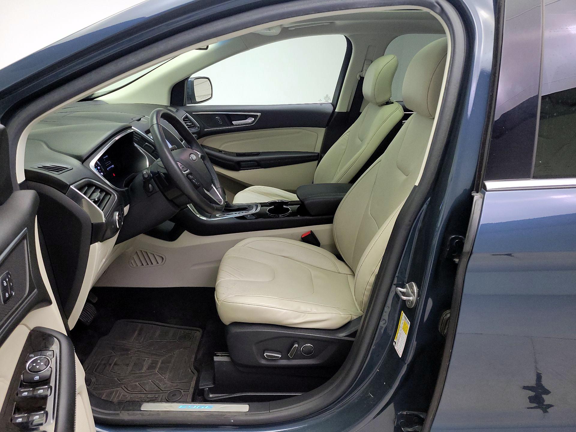 Thumbnail: 2016 Ford Edge - 11