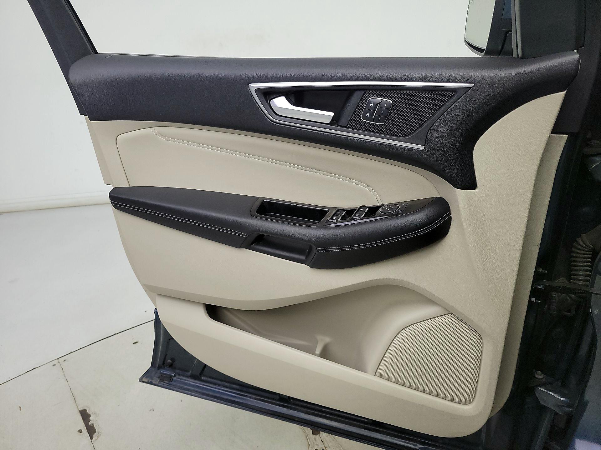 Thumbnail: 2016 Ford Edge - 12