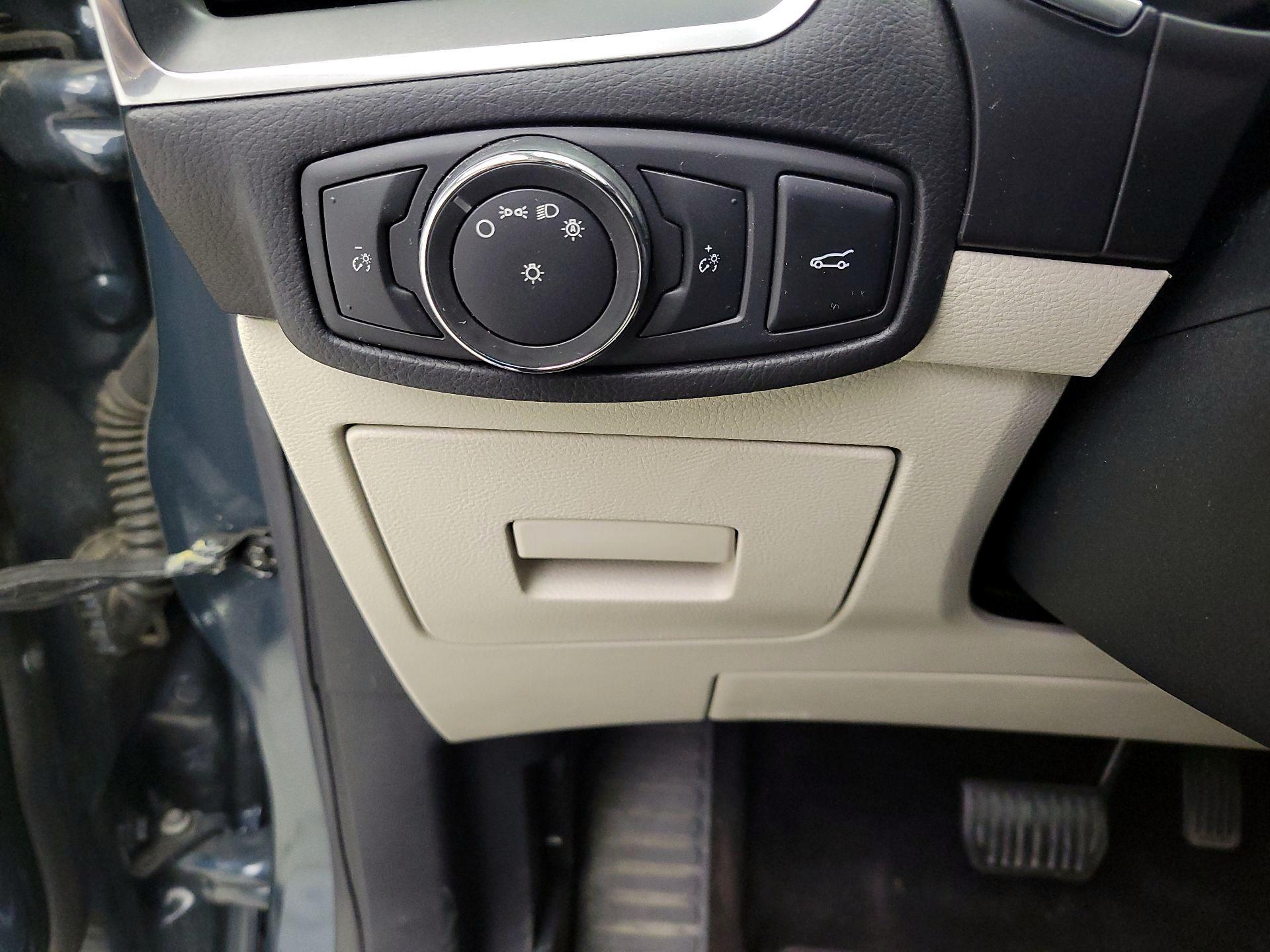 Thumbnail: 2016 Ford Edge - 13