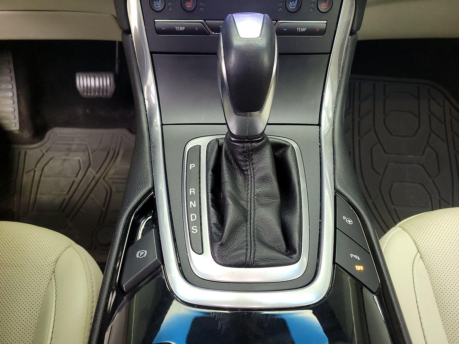 Thumbnail: 2016 Ford Edge - 17