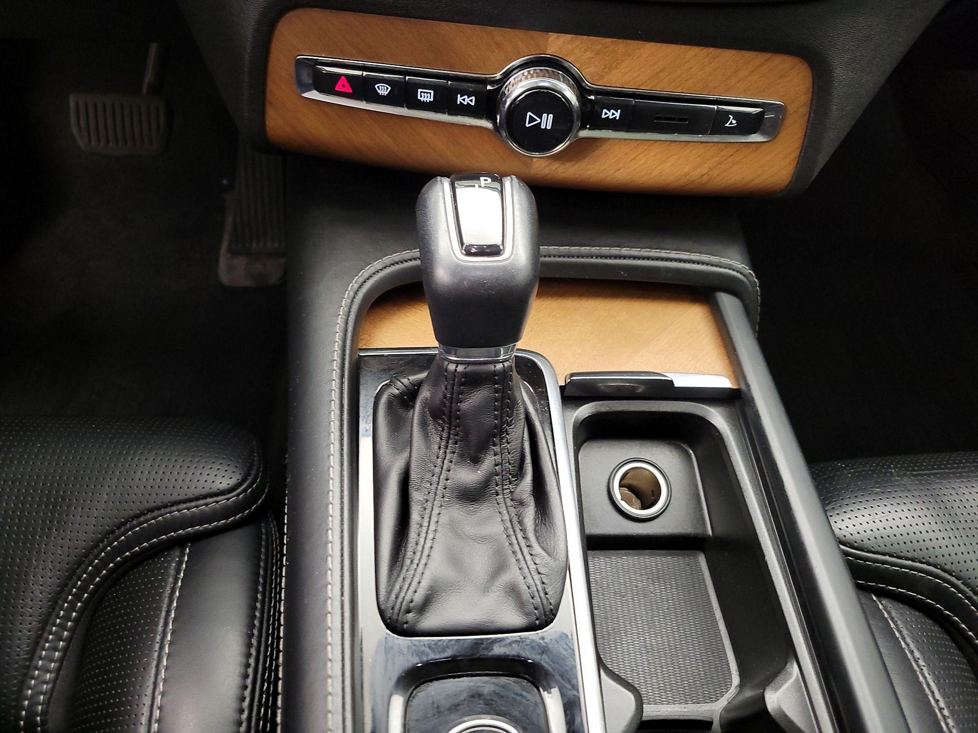 Thumbnail: 2020 Volvo XC90 - 17