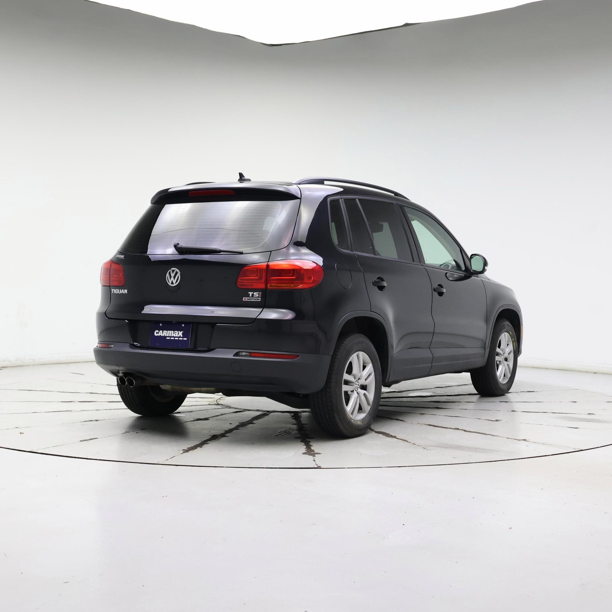 Thumbnail: 2017 Volkswagen Tiguan - 8