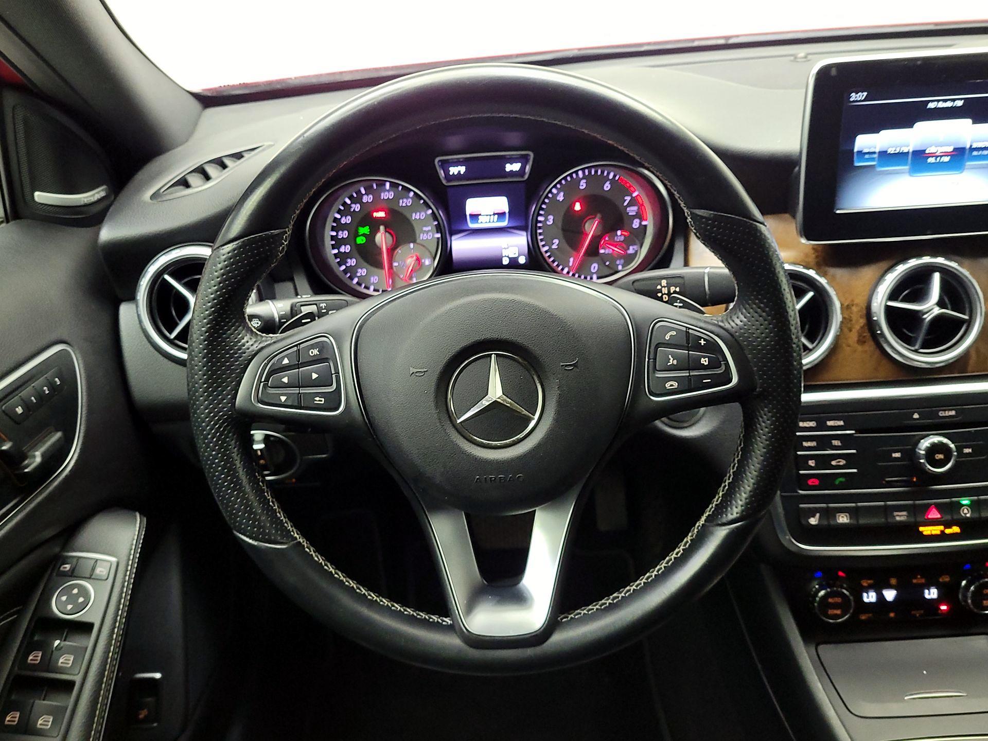 Thumbnail: 2016 Mercedes-Benz GLA - 10
