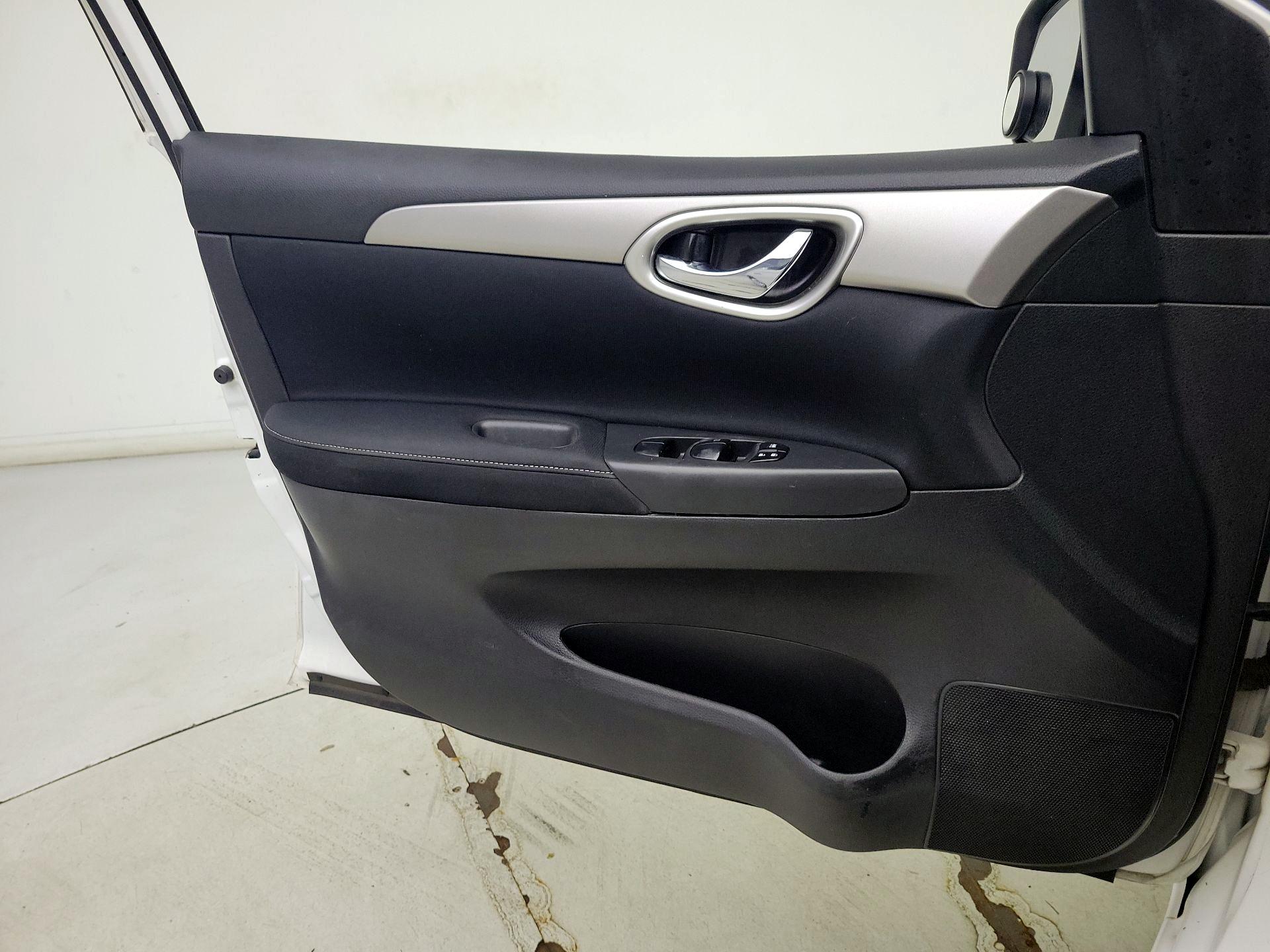 Thumbnail: 2015 Nissan Sentra - 12