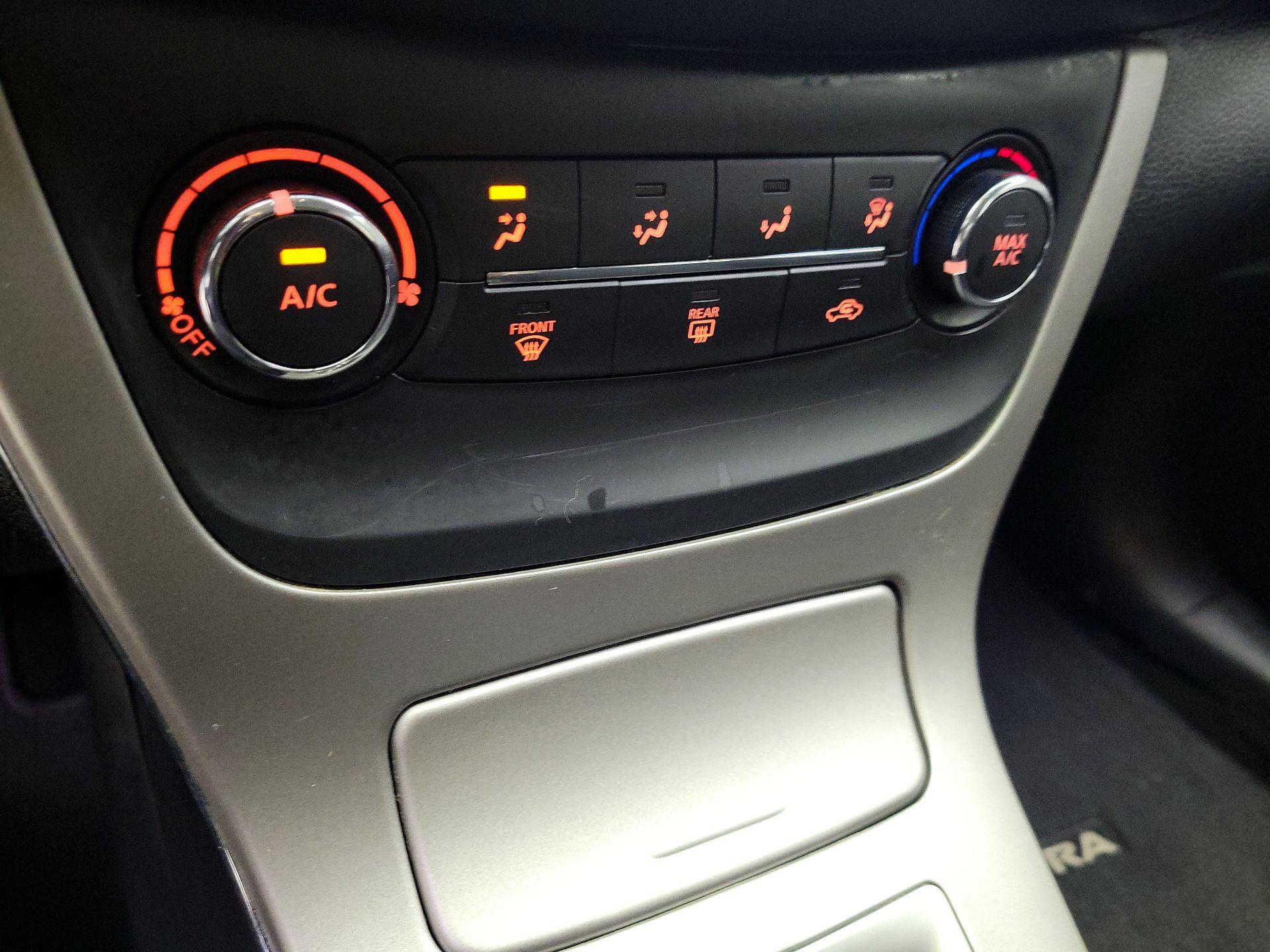 Thumbnail: 2015 Nissan Sentra - 16