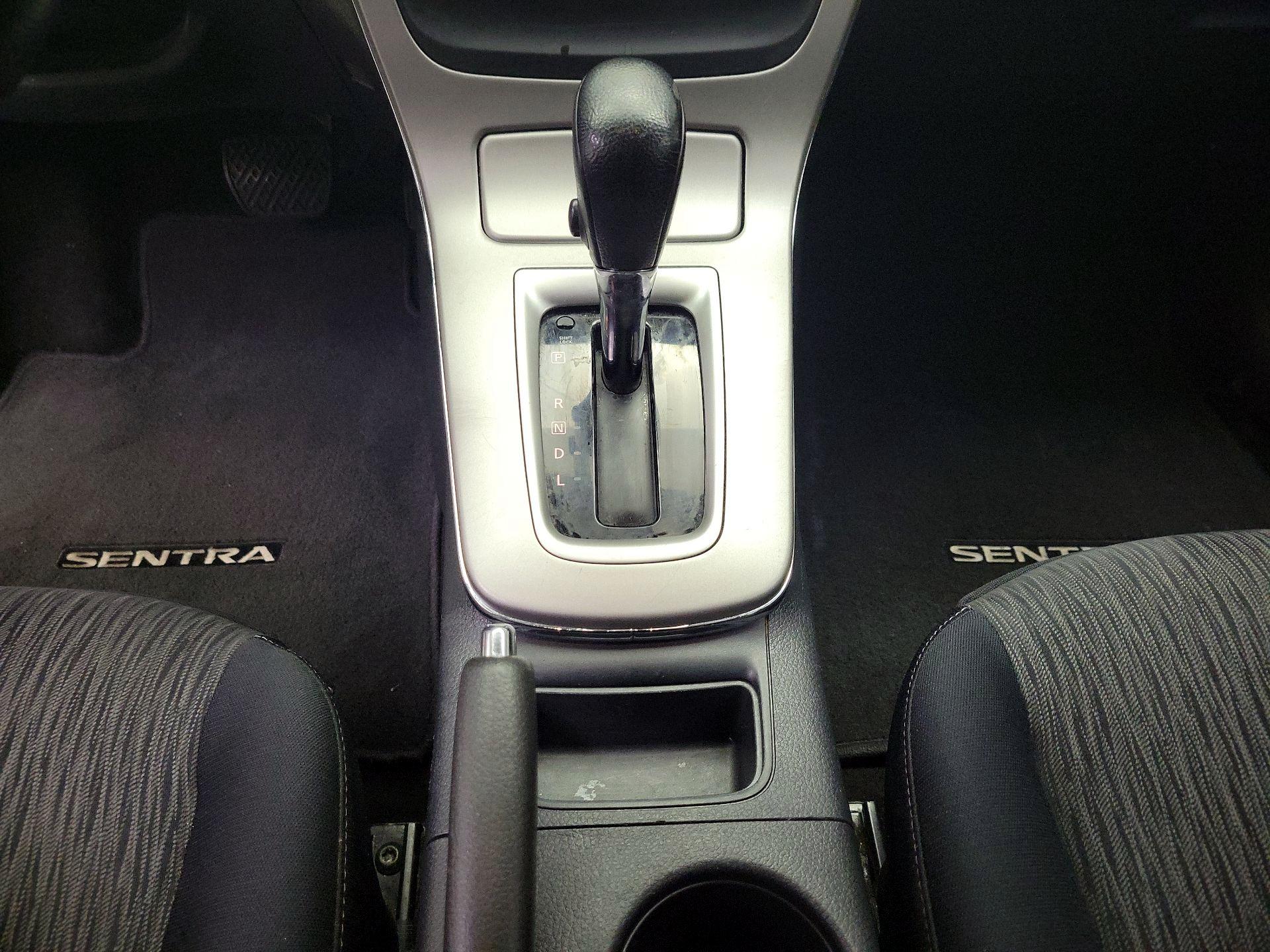 Thumbnail: 2015 Nissan Sentra - 17