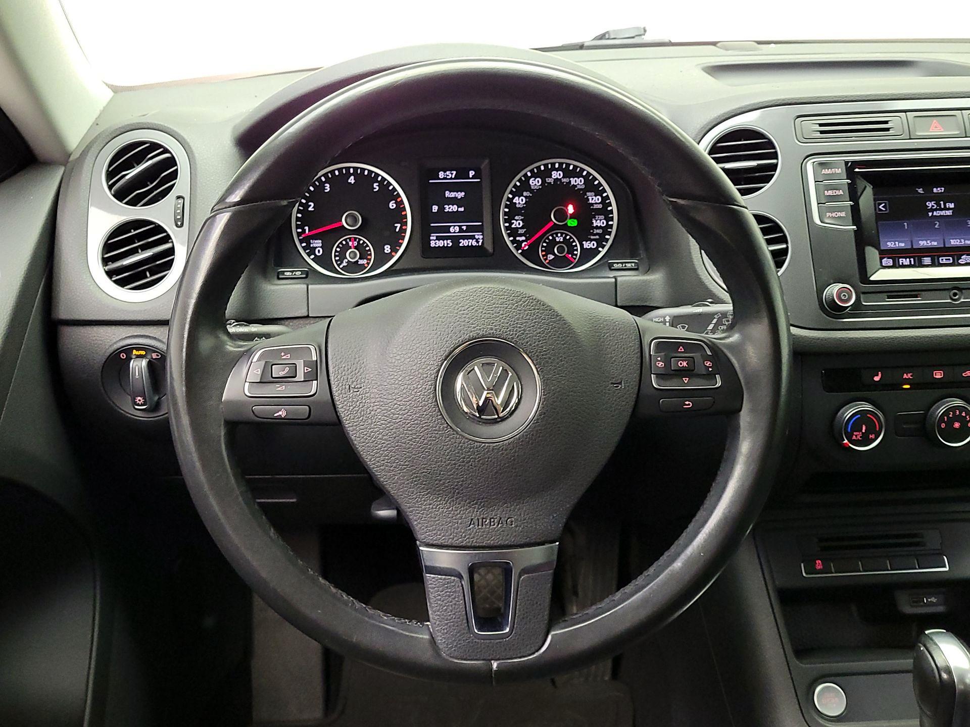 Thumbnail: 2016 Volkswagen Tiguan - 10