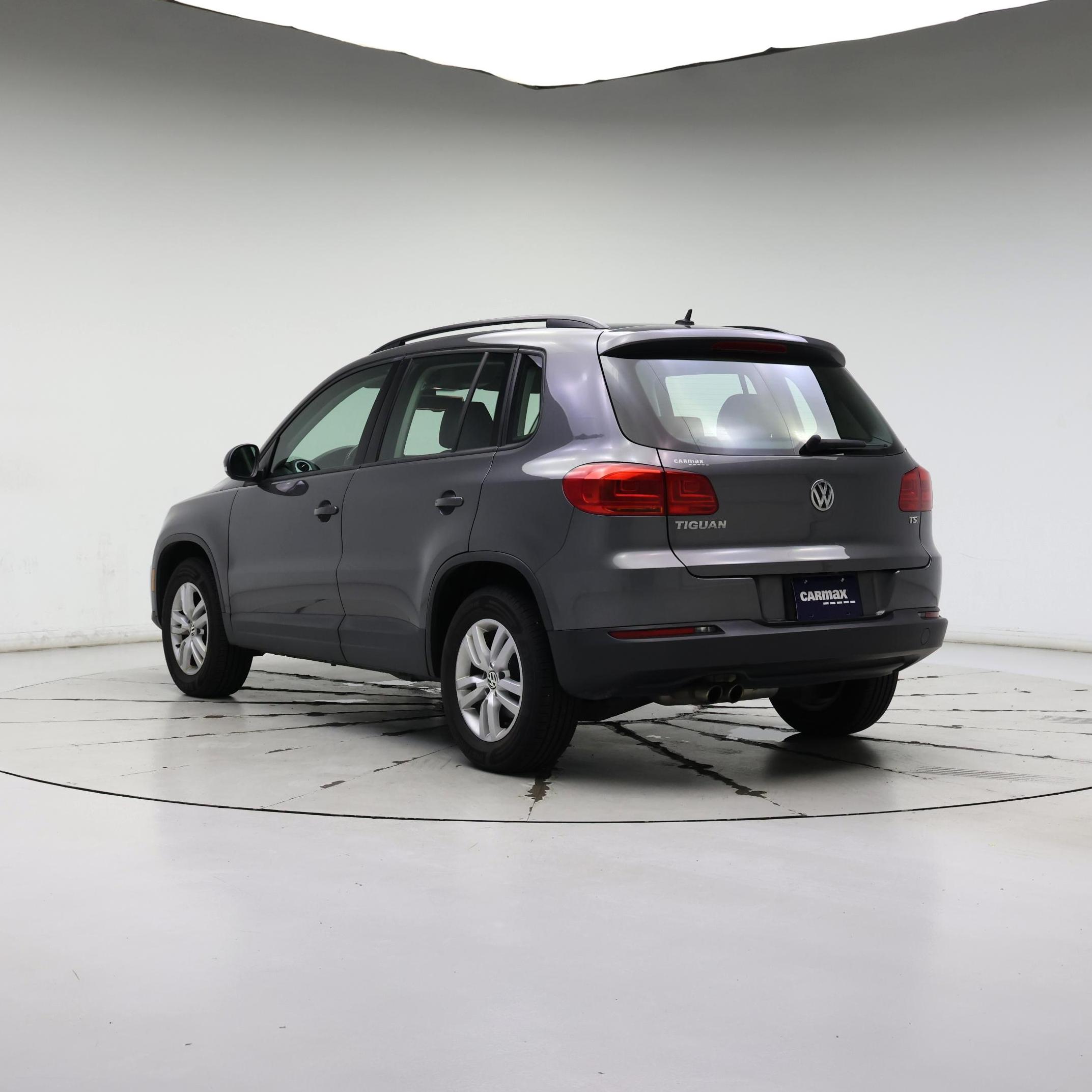 Thumbnail: 2016 Volkswagen Tiguan - 2