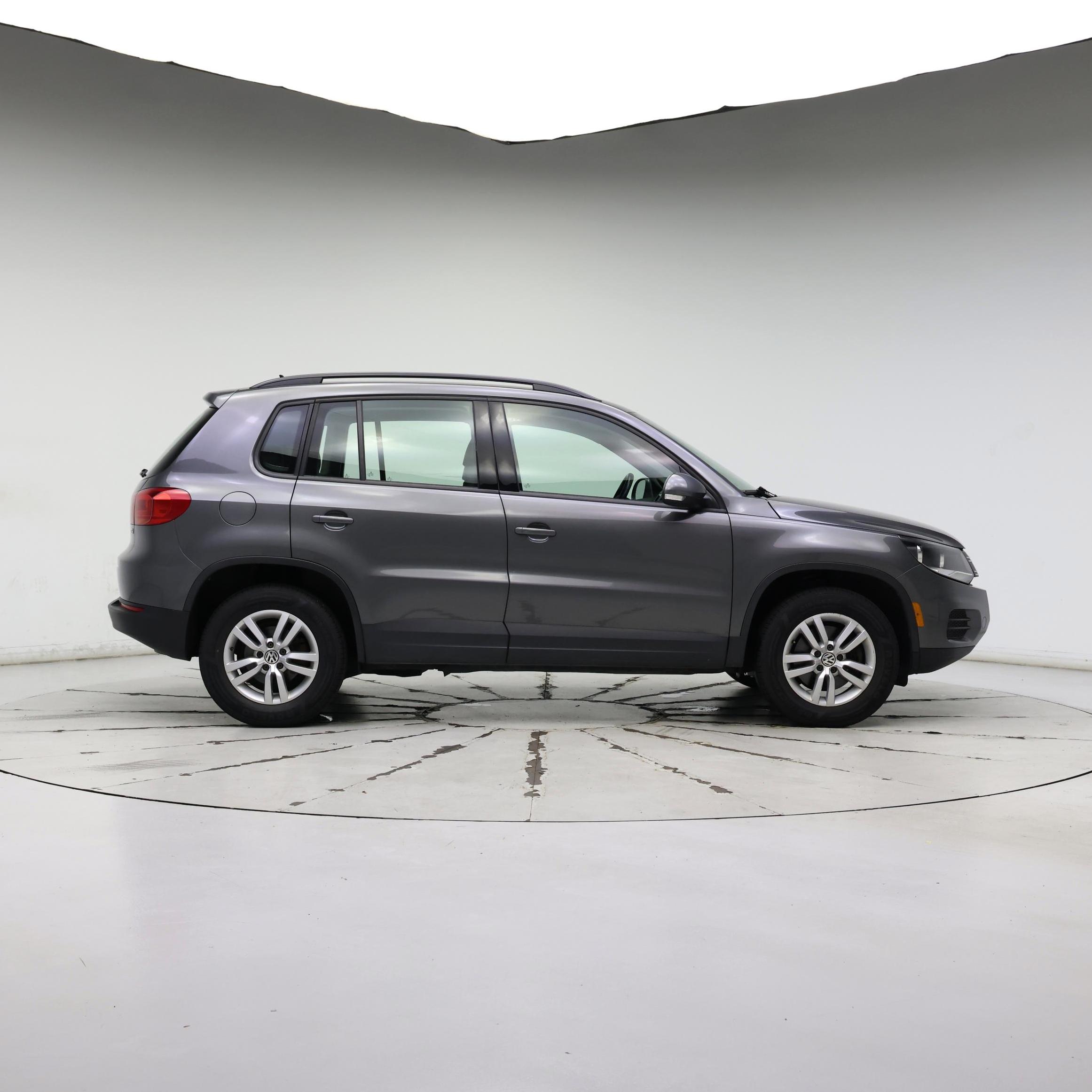 Thumbnail: 2016 Volkswagen Tiguan - 7