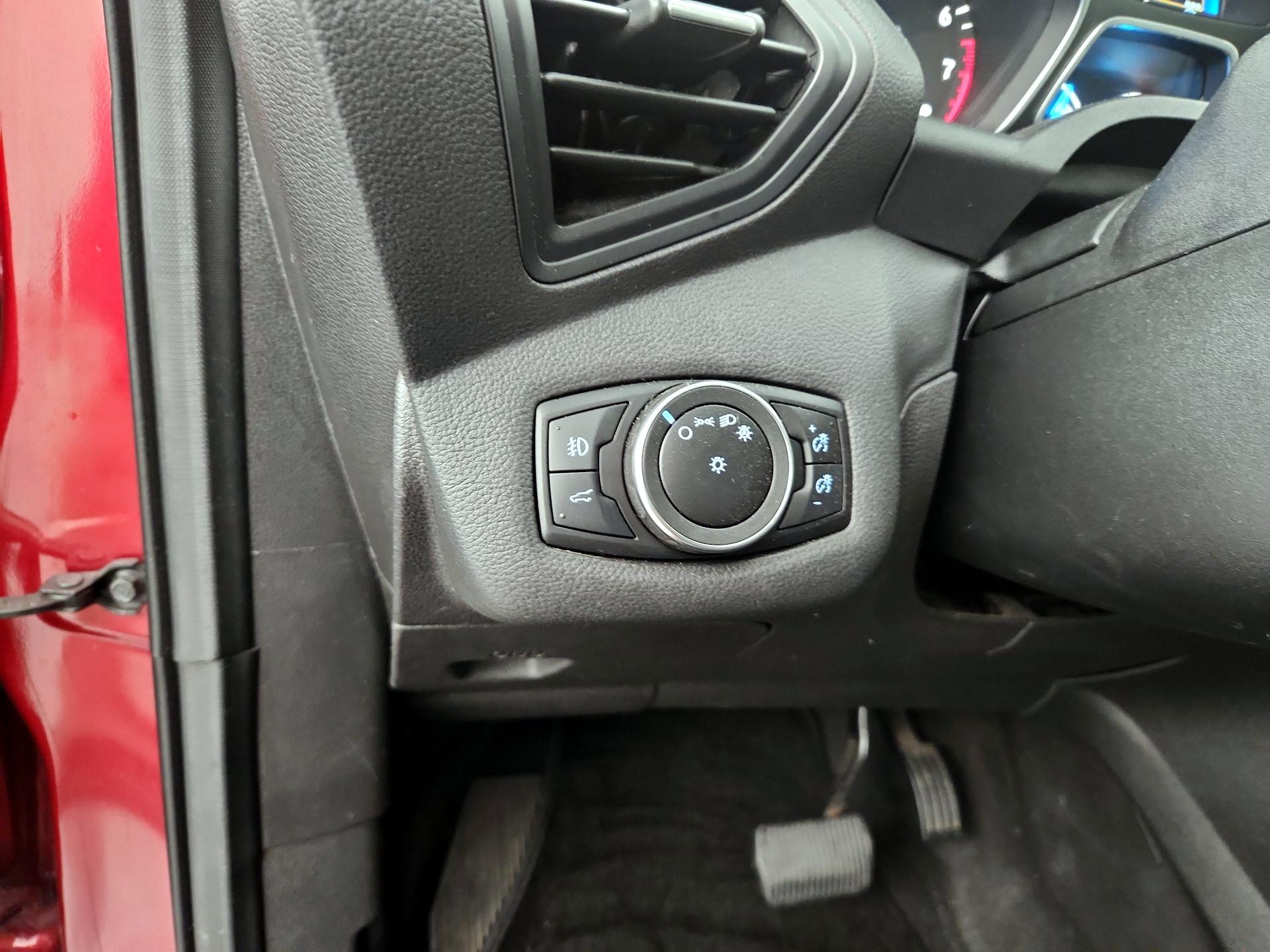 Thumbnail: 2017 Ford Escape - 13