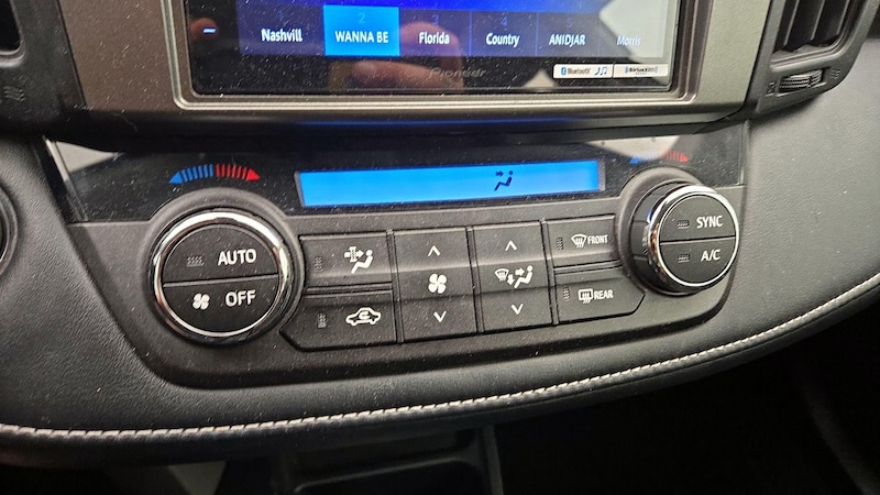 2018 Toyota RAV4 XLE 16