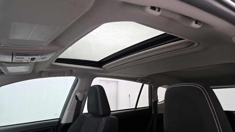 2018 Toyota RAV4 XLE 19