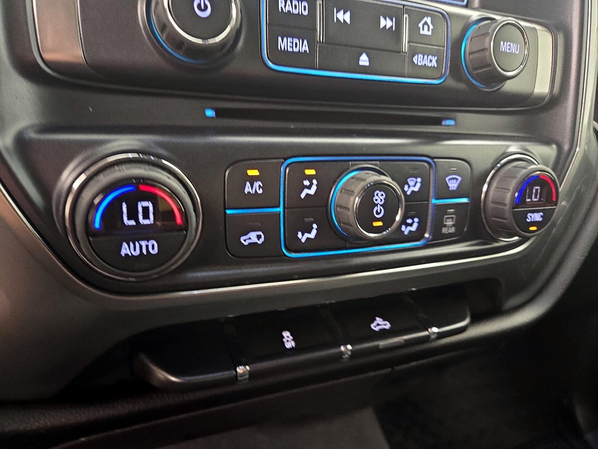 Thumbnail: 2018 Chevrolet Silverado 1500 - 16