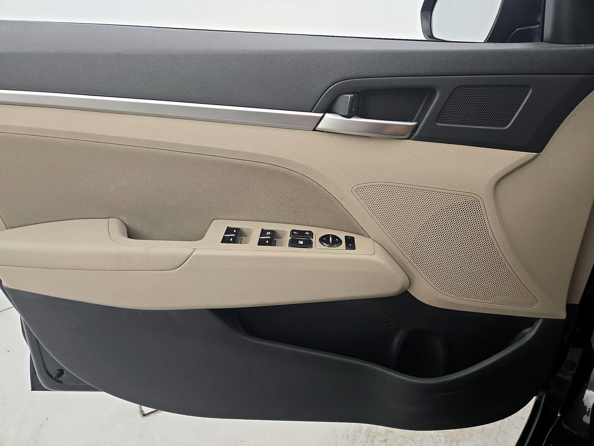 Thumbnail: 2020 Hyundai Elantra - 12