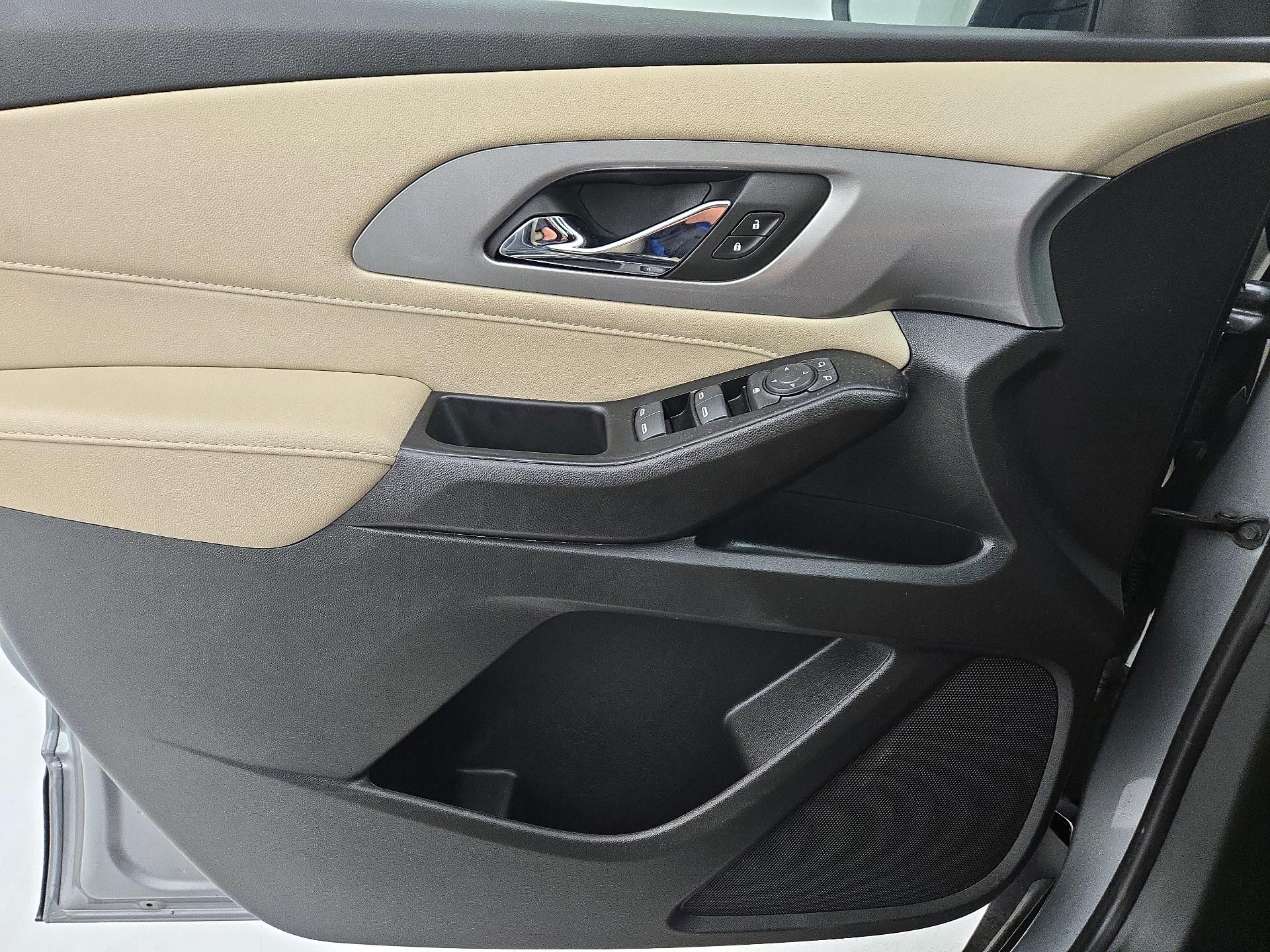 Thumbnail: 2023 Chevrolet Traverse - 12