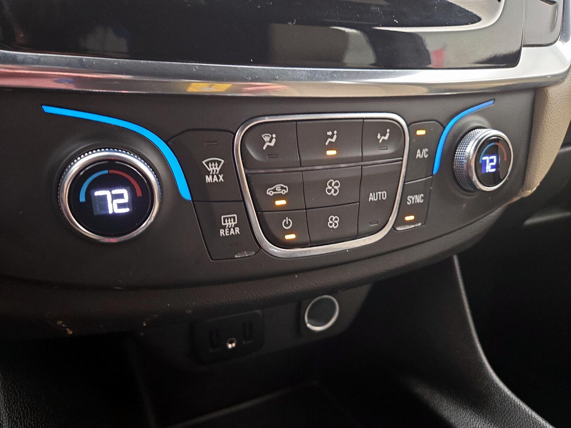 Thumbnail: 2023 Chevrolet Traverse - 16