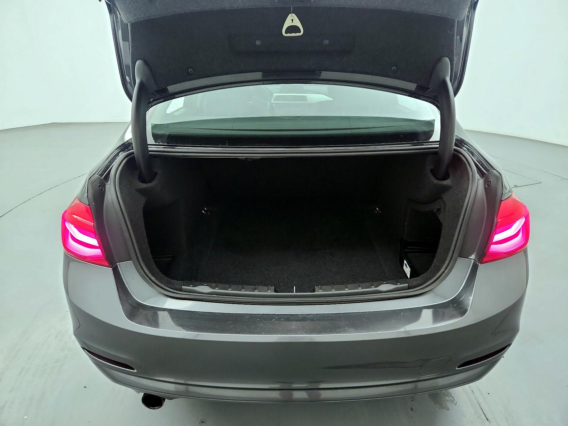 Thumbnail: 2016 BMW 3 Series - 20