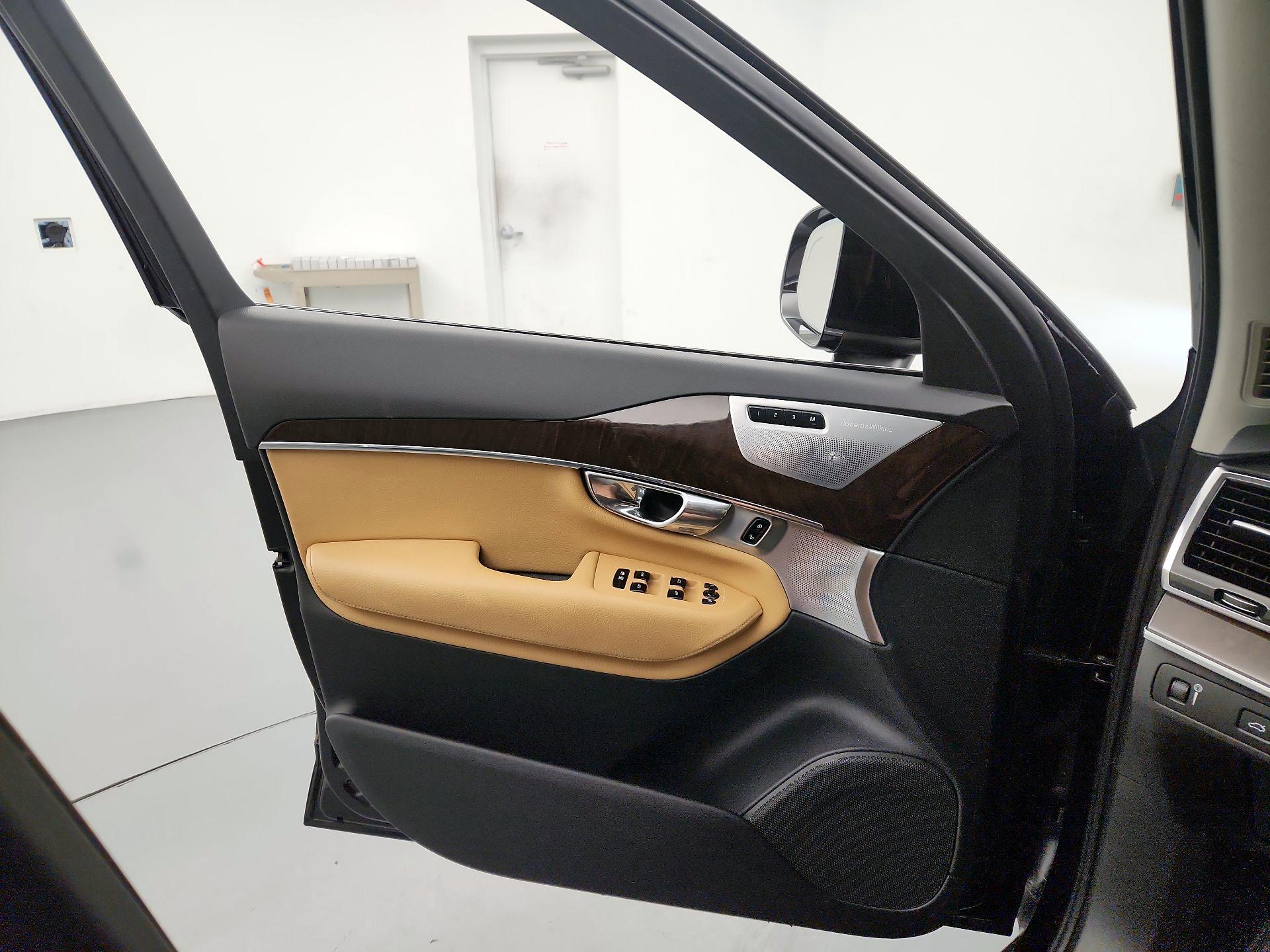 Thumbnail: 2016 Volvo XC90 - 12