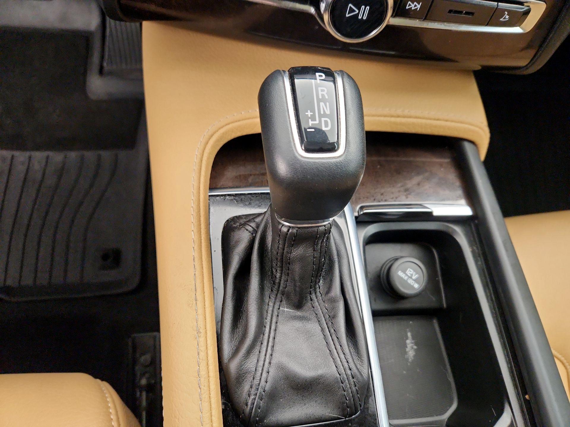 Thumbnail: 2016 Volvo XC90 - 17