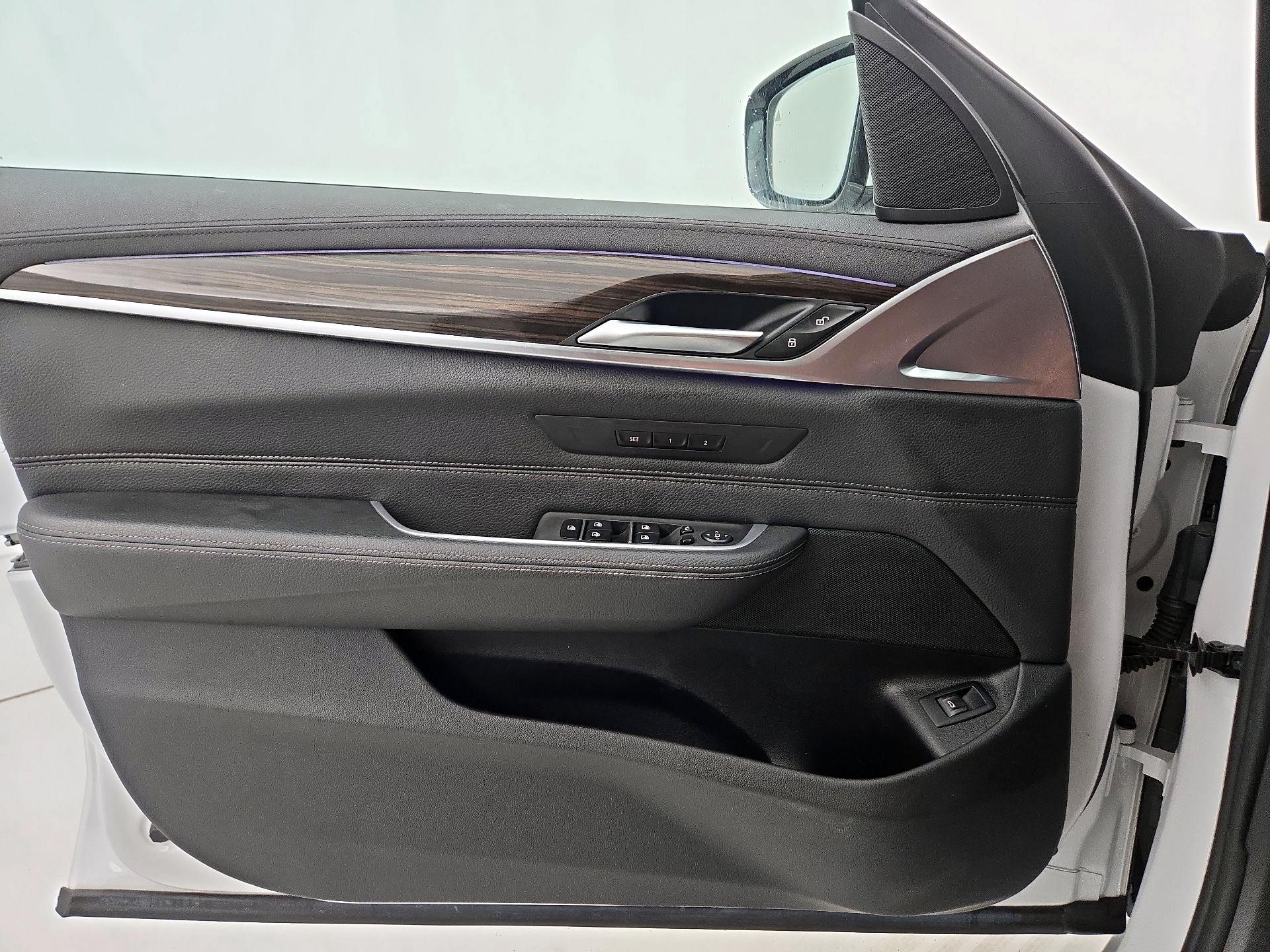 Thumbnail: 2019 BMW 6 Series - 12