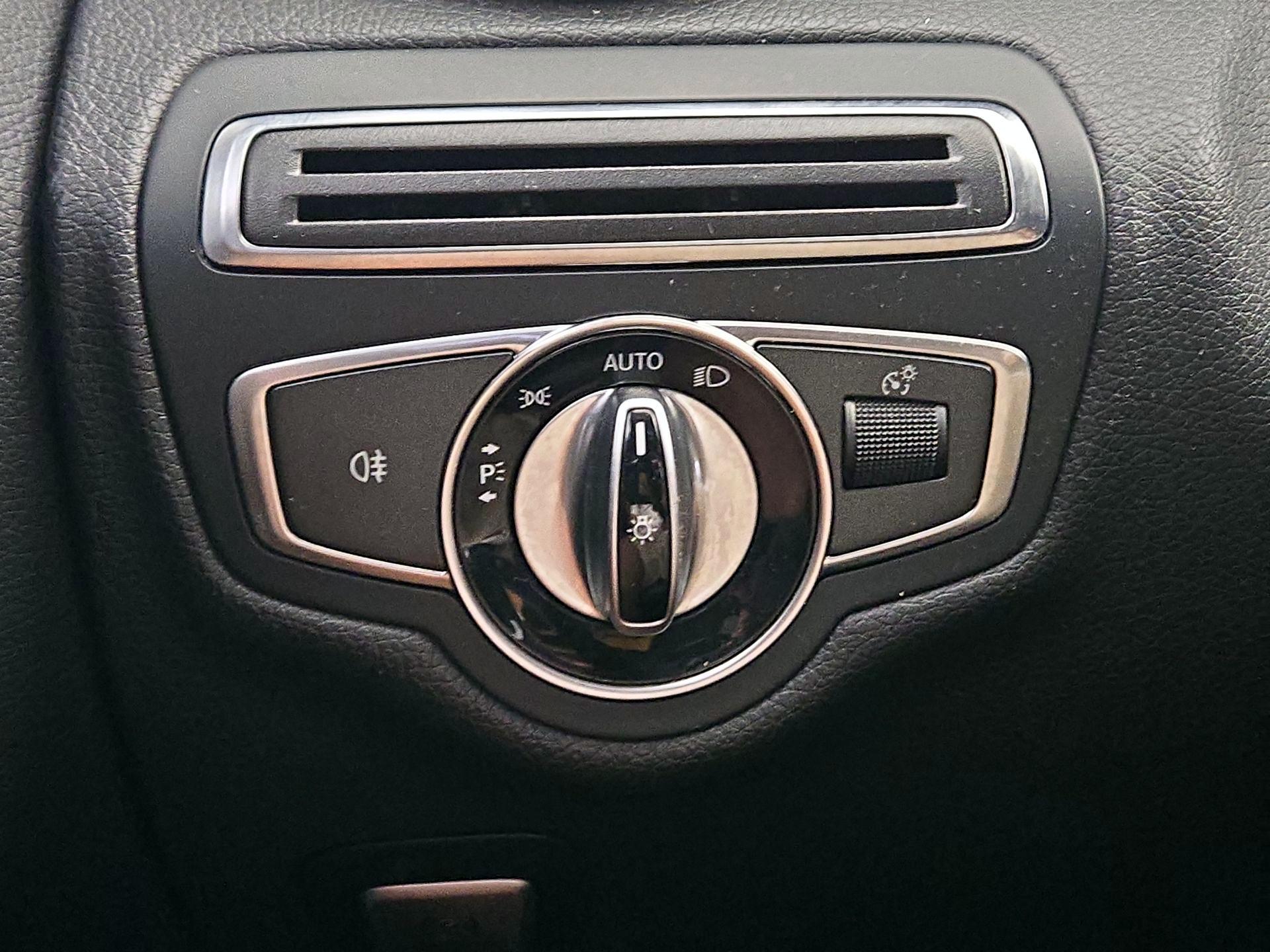 Thumbnail: 2015 Mercedes-Benz C-Class - 13