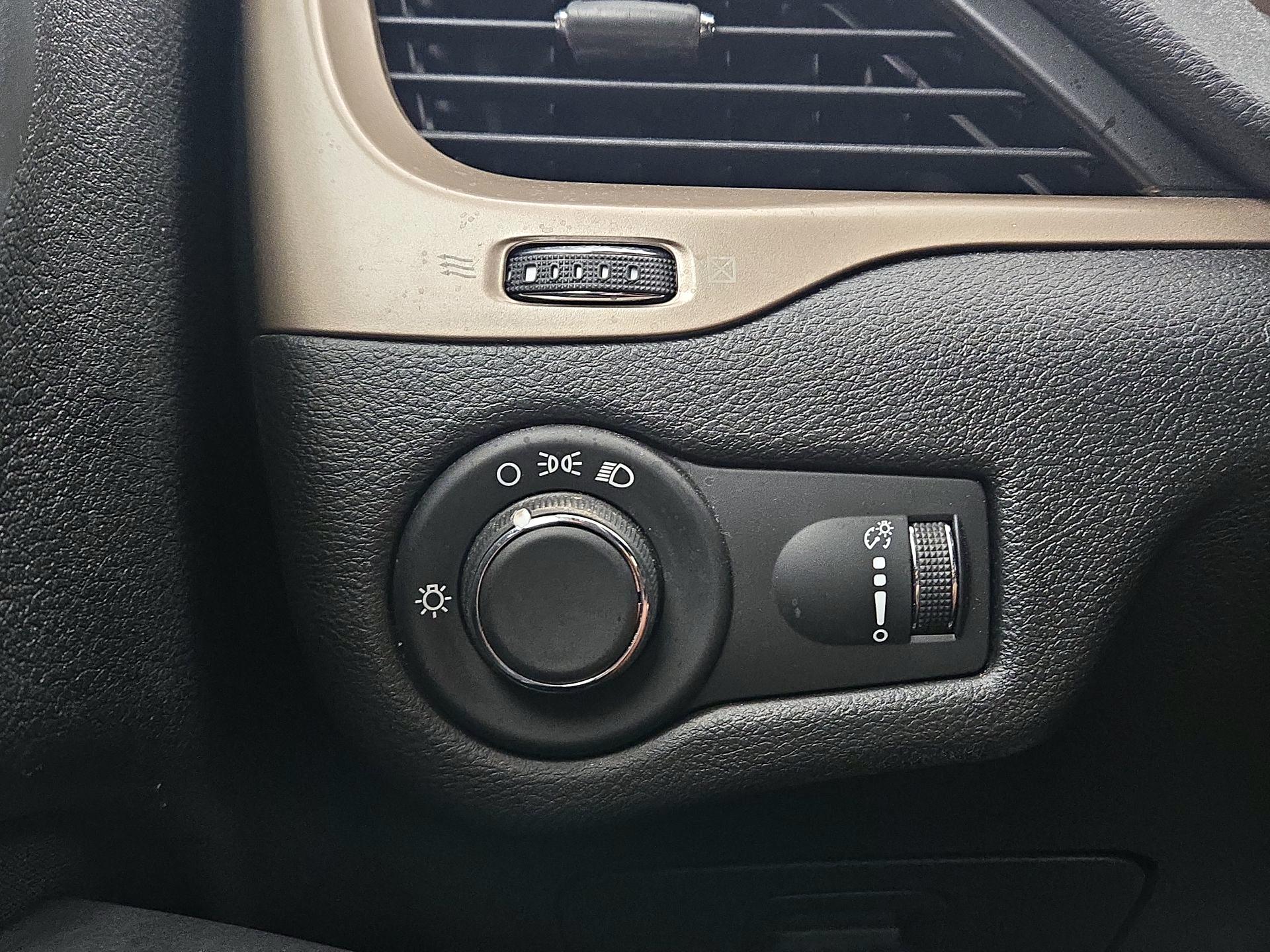 Thumbnail: 2016 Jeep Cherokee - 13