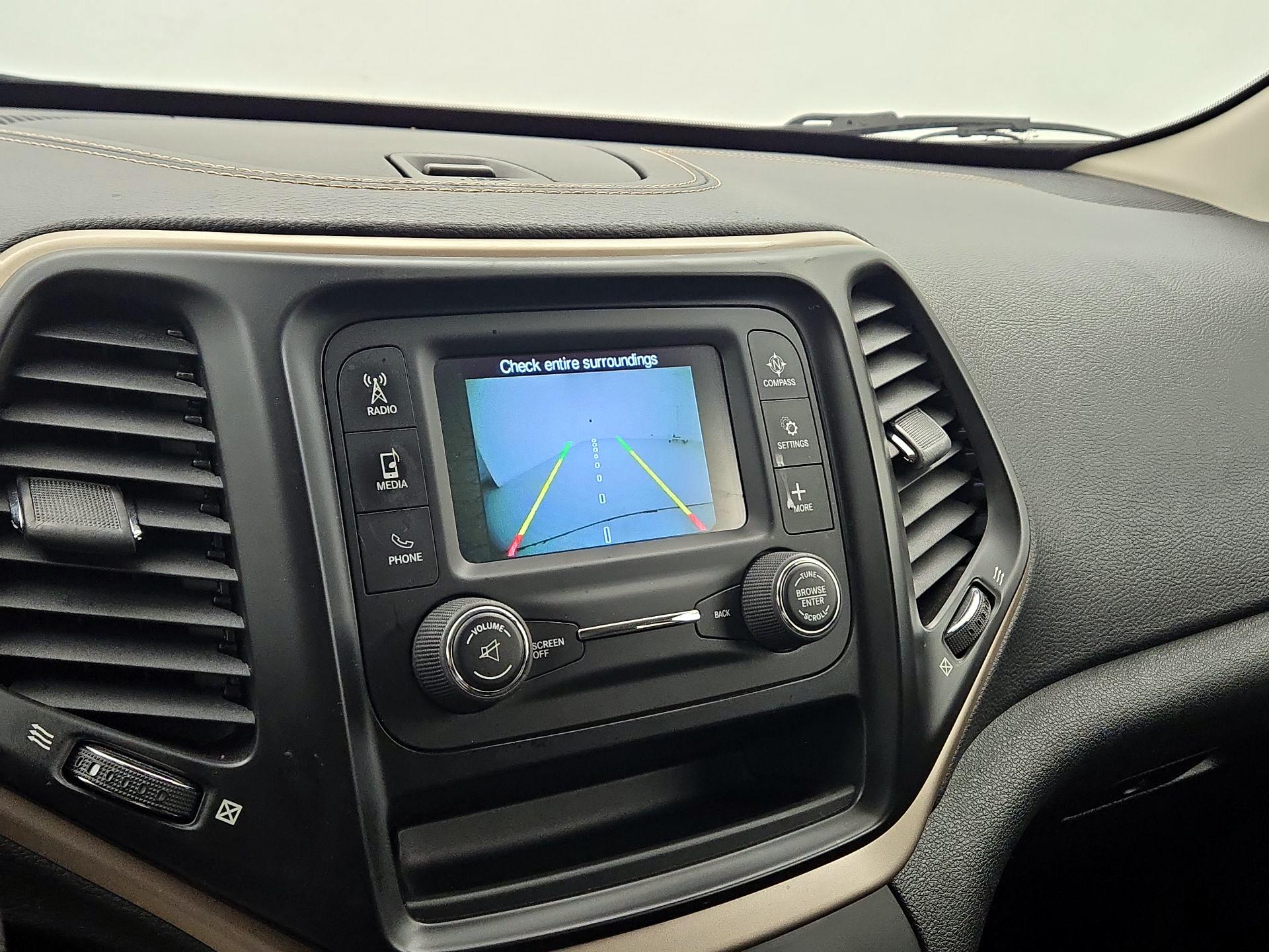 Thumbnail: 2016 Jeep Cherokee - 14