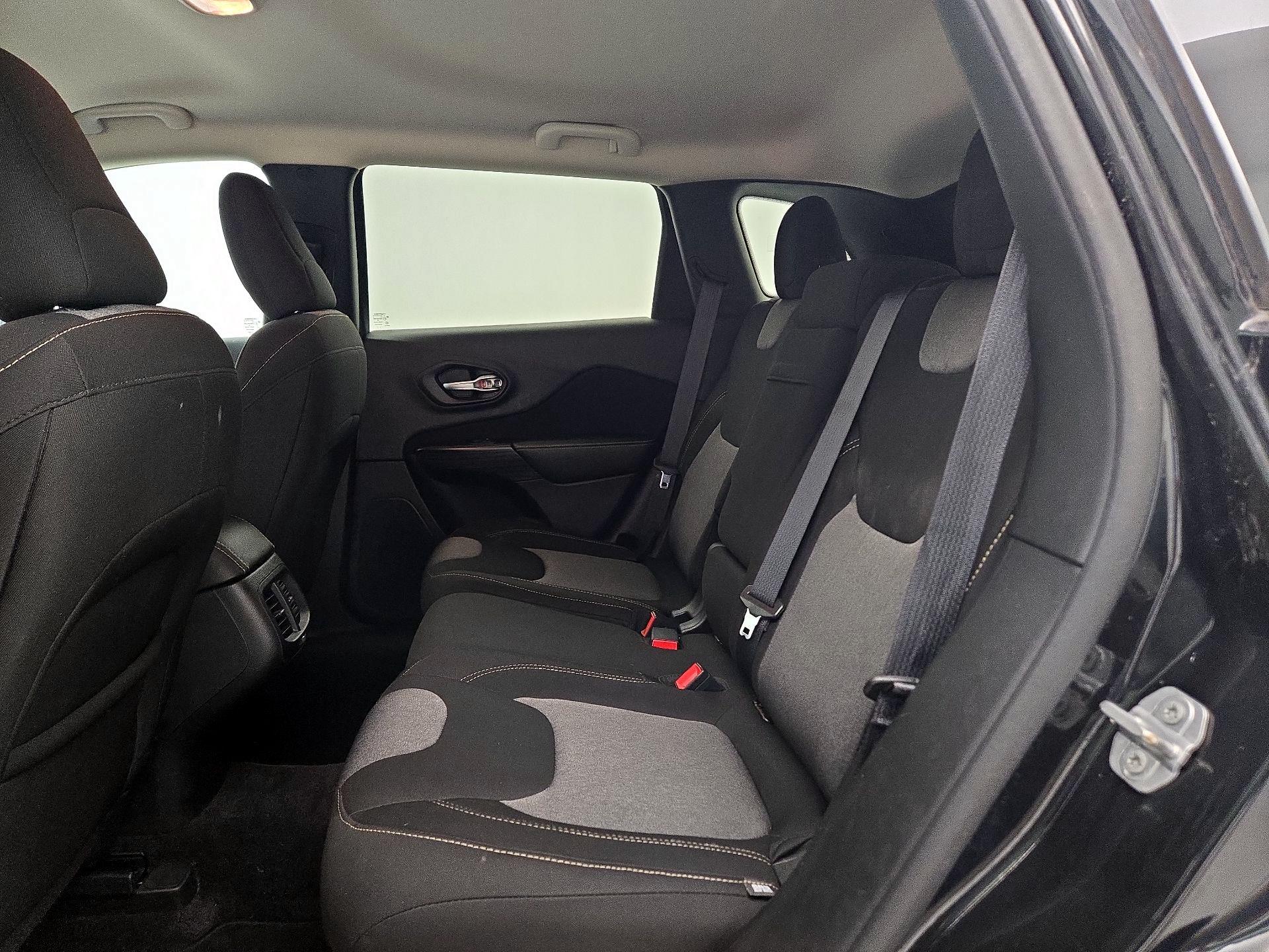 Thumbnail: 2016 Jeep Cherokee - 19