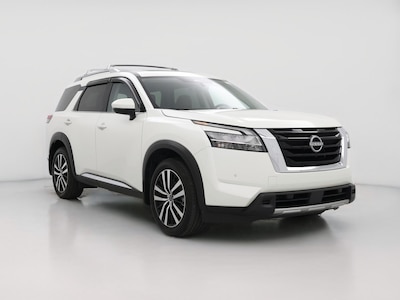 White 2024 Nissan Pathfinder Platinum