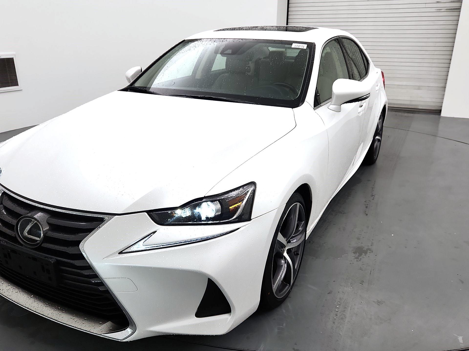 Thumbnail: 2017 Lexus IS - 3