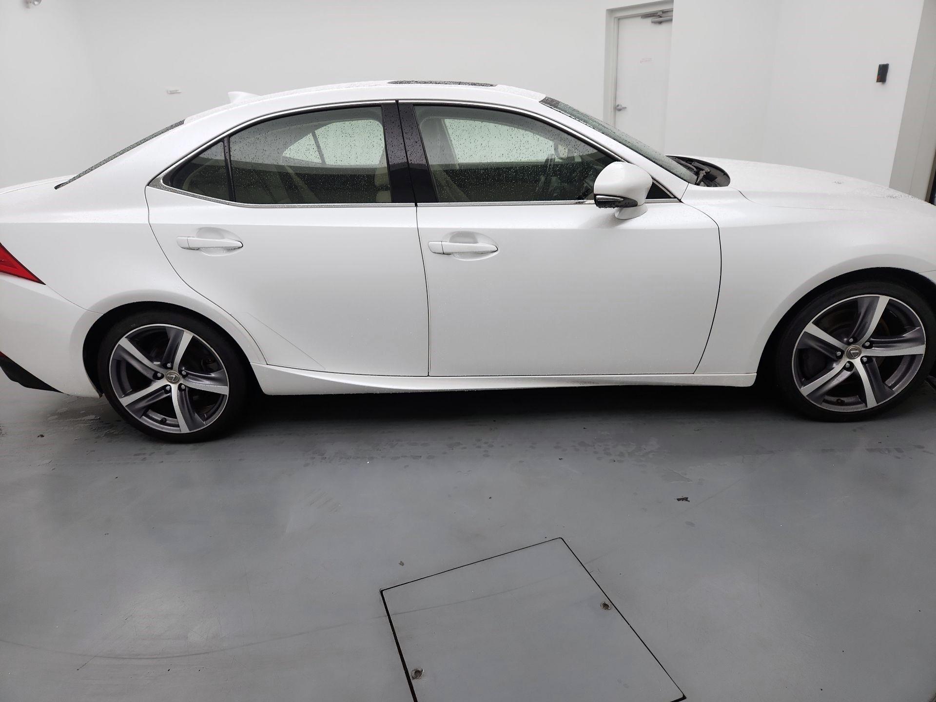 Thumbnail: 2017 Lexus IS - 4
