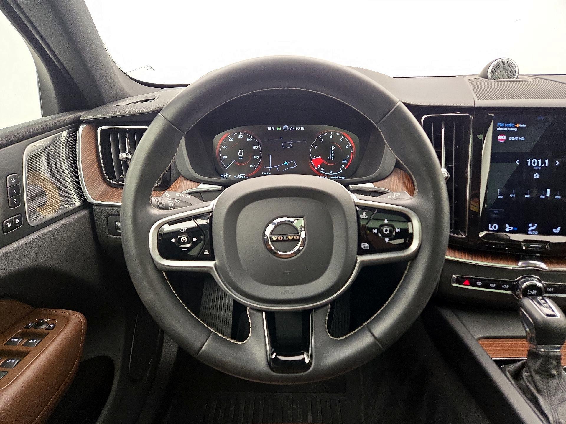 Thumbnail: 2020 Volvo XC60 - 10