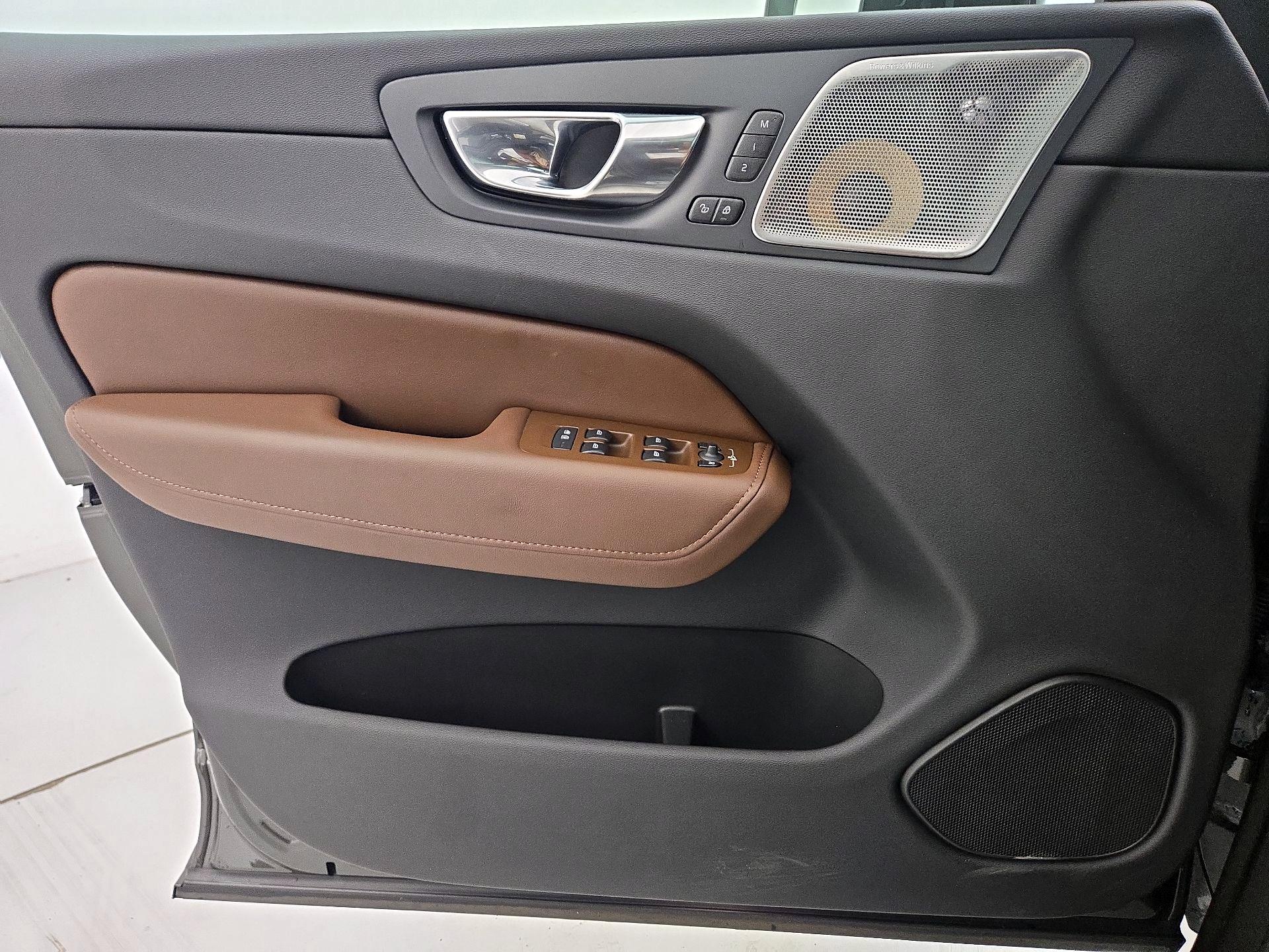 Thumbnail: 2020 Volvo XC60 - 12