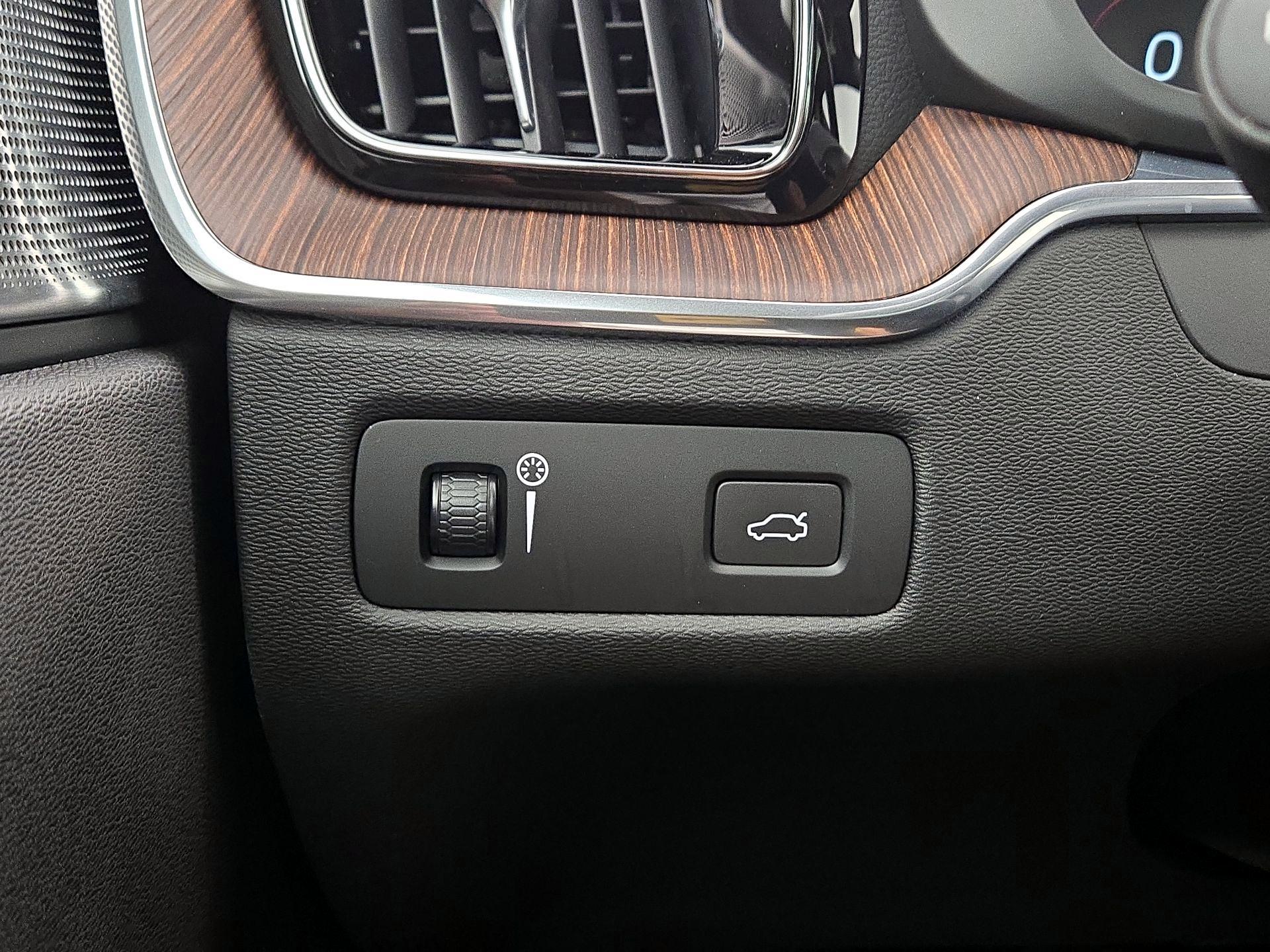 Thumbnail: 2020 Volvo XC60 - 13