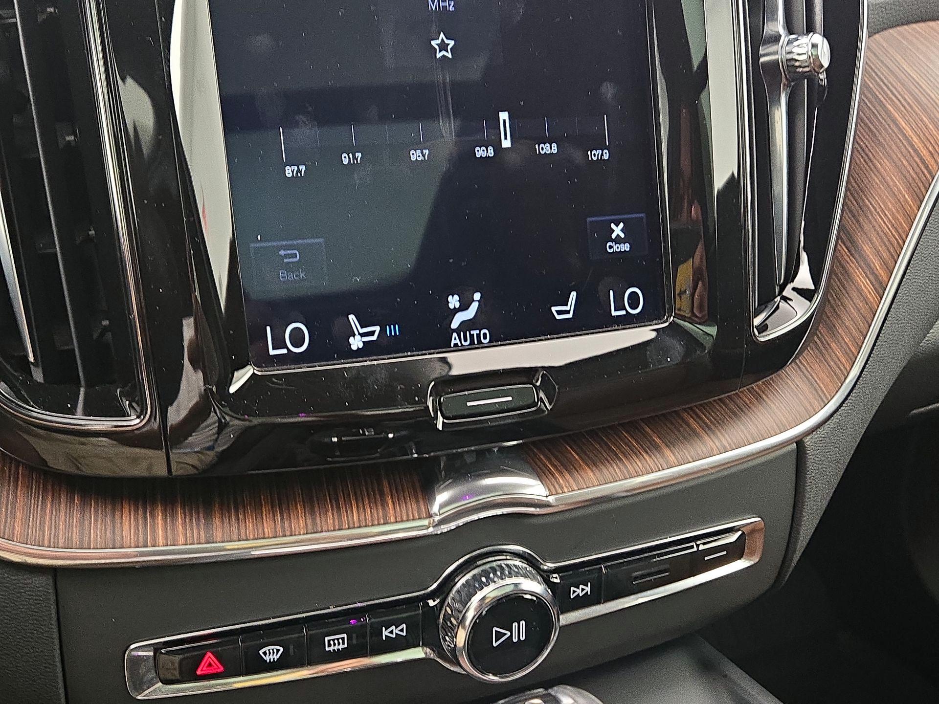 Thumbnail: 2020 Volvo XC60 - 16