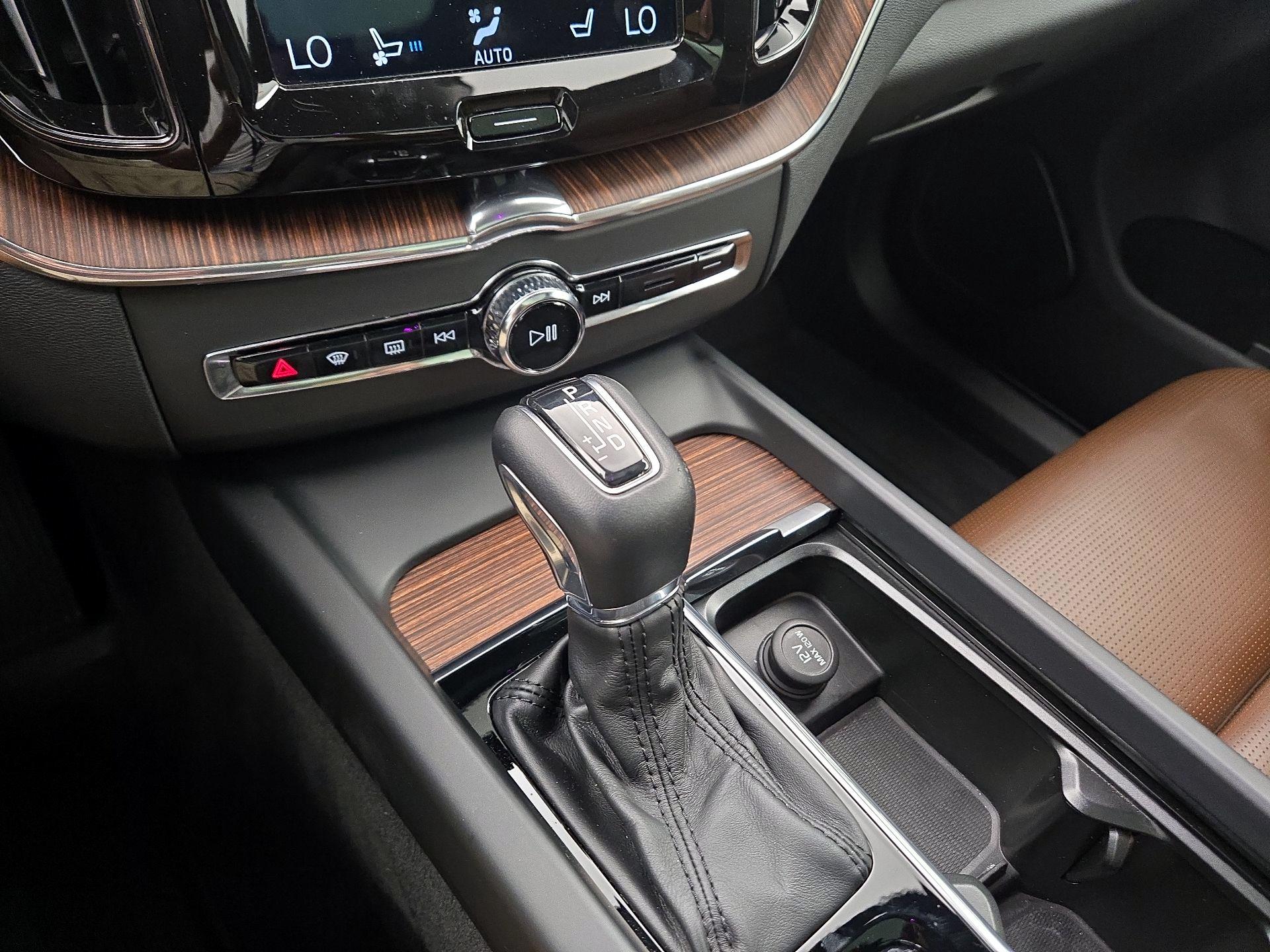 Thumbnail: 2020 Volvo XC60 - 17