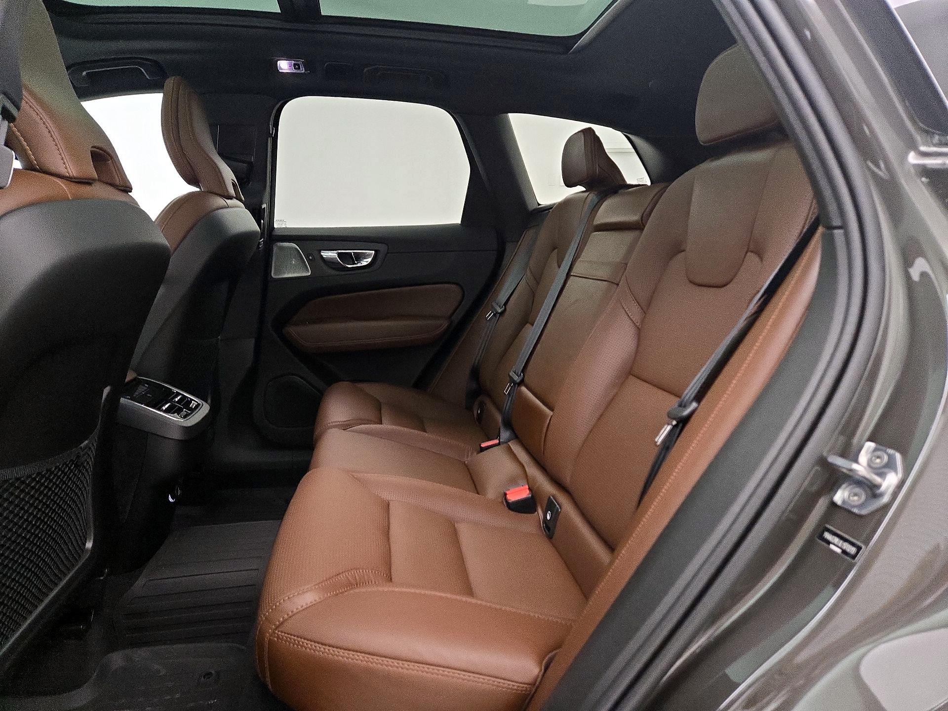 Thumbnail: 2020 Volvo XC60 - 20