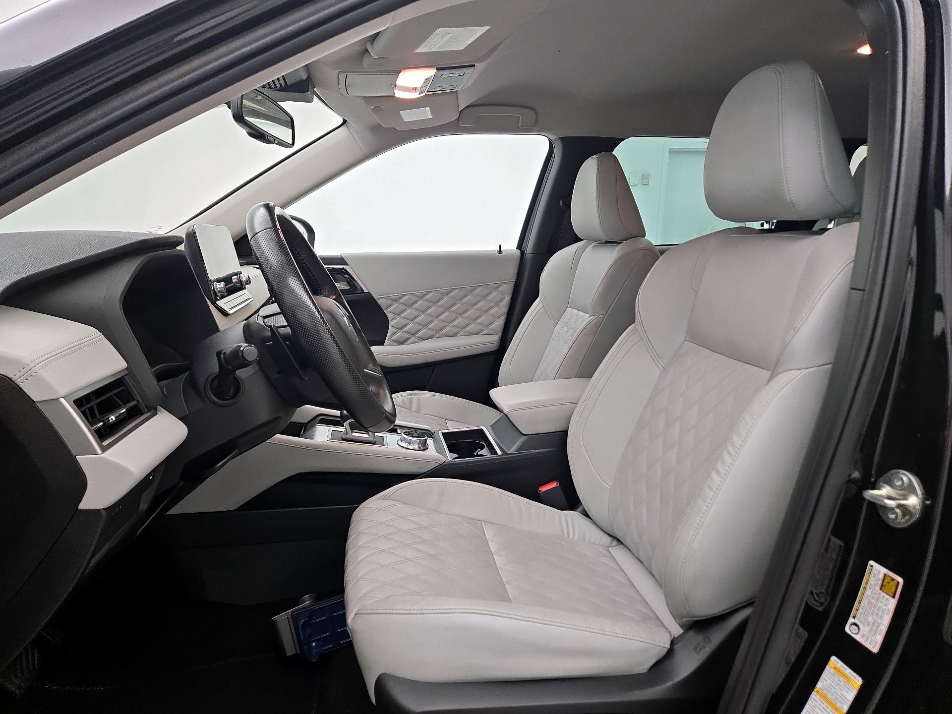 Thumbnail: 2022 Mitsubishi Outlander - 11