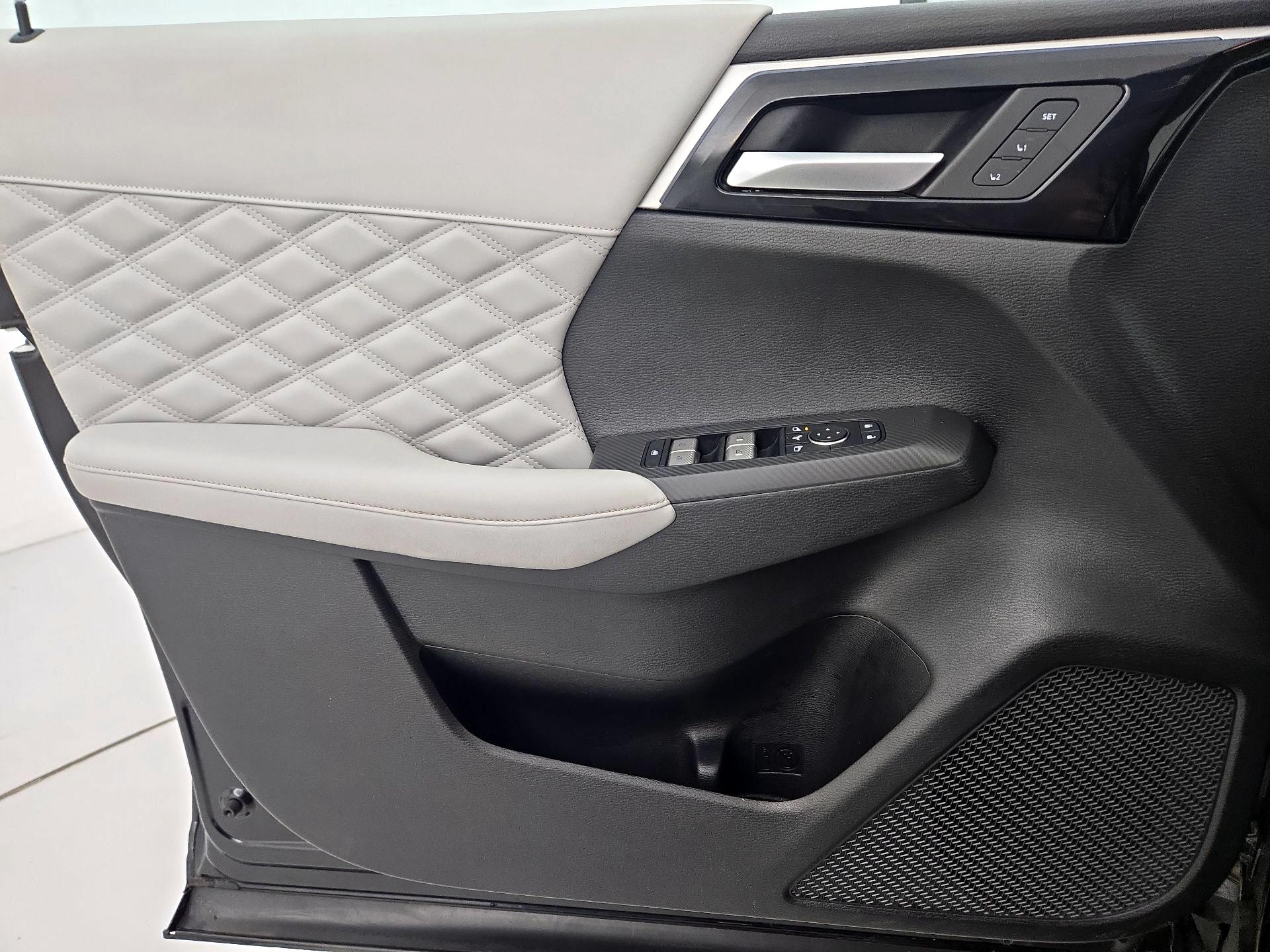 Thumbnail: 2022 Mitsubishi Outlander - 12