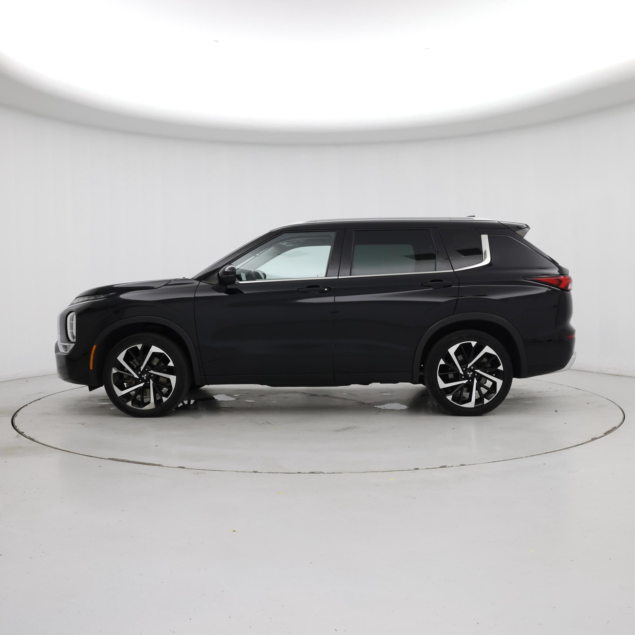 Thumbnail: 2022 Mitsubishi Outlander - 3