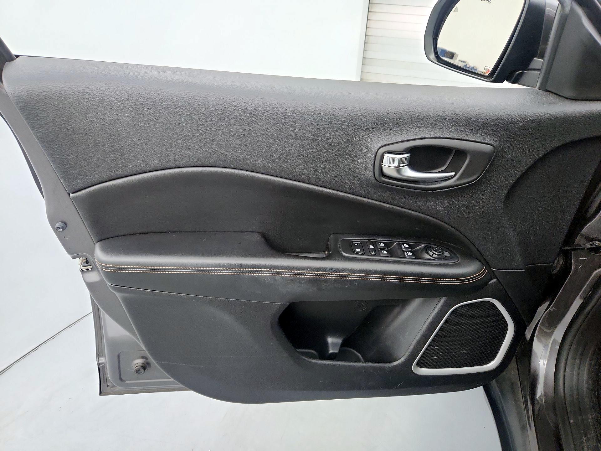 Thumbnail: 2019 Jeep Compass - 12