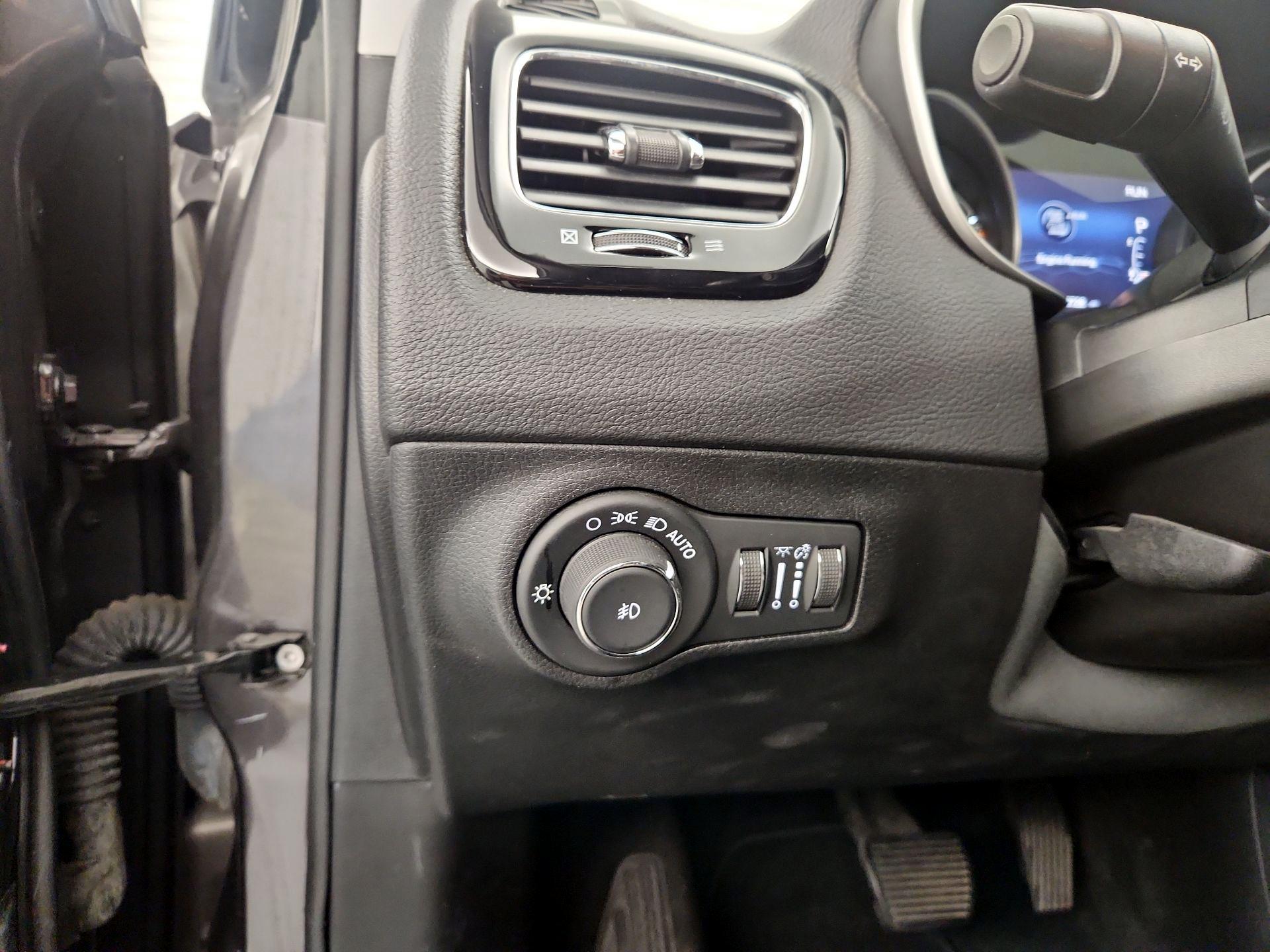 Thumbnail: 2019 Jeep Compass - 13