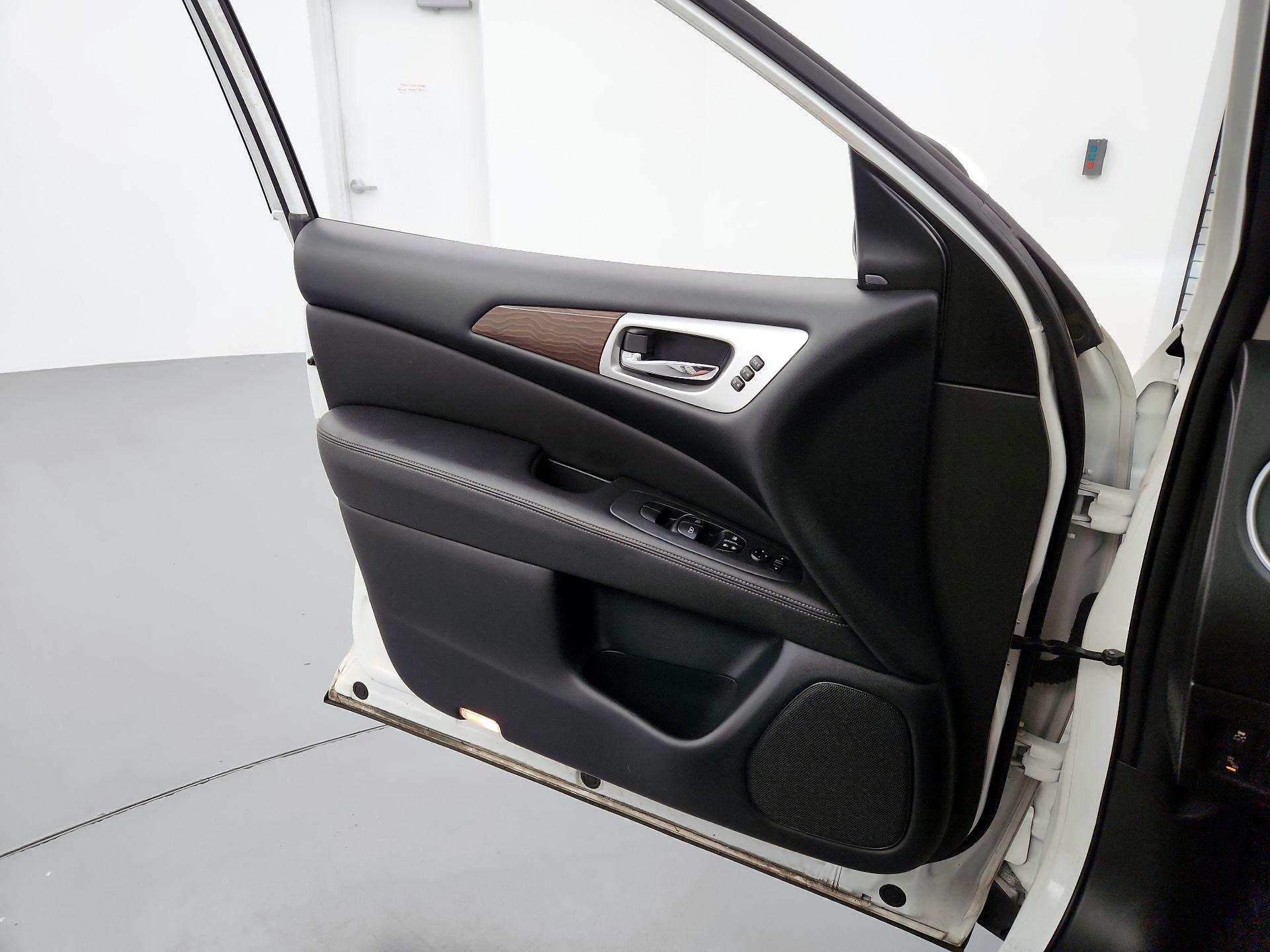 Thumbnail: 2020 Nissan Pathfinder - 12