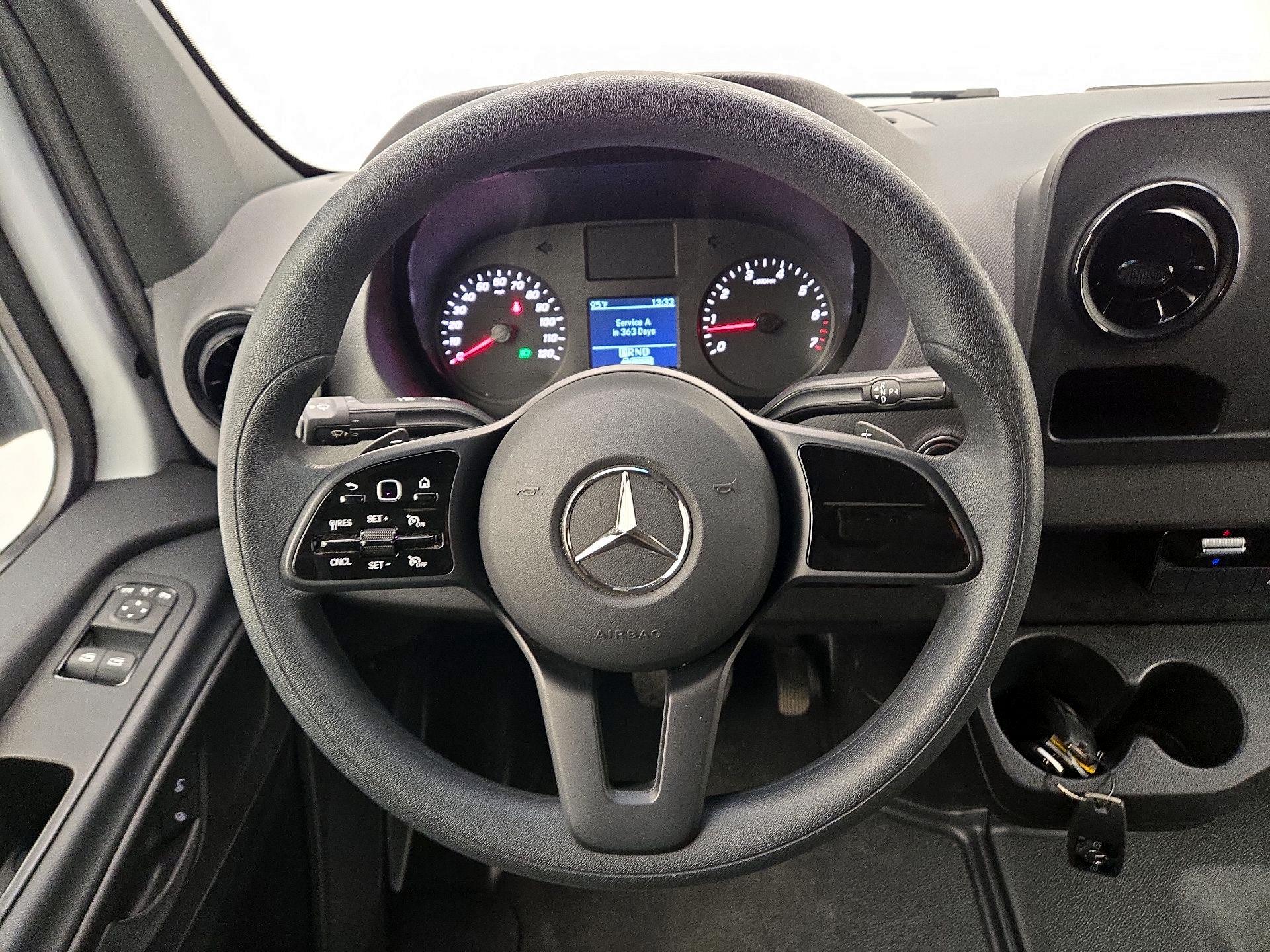 Thumbnail: 2023 Mercedes-Benz Sprinter - 10